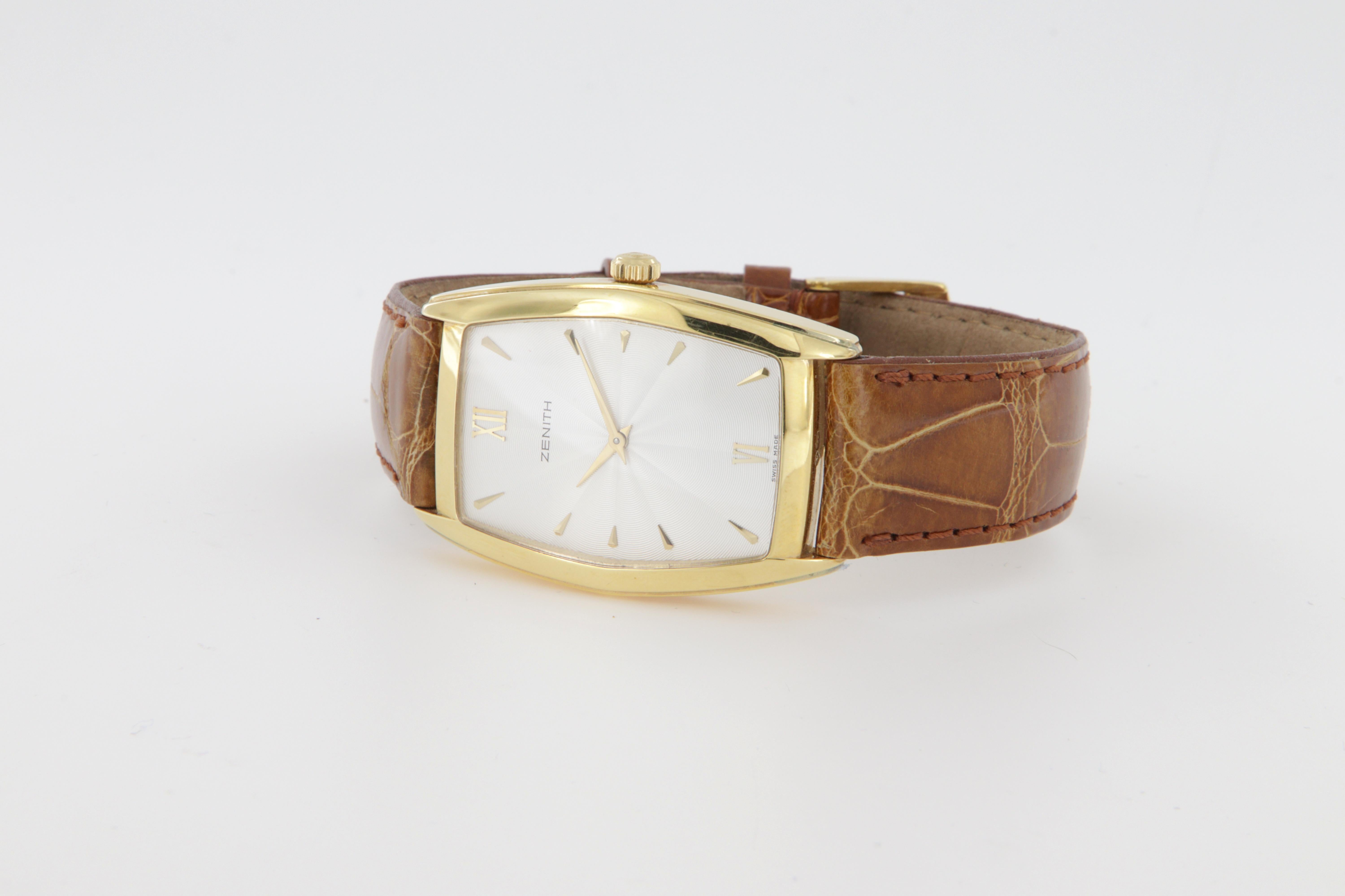 Zenith tonneau gold watch with manual winding new old stock en vente 4