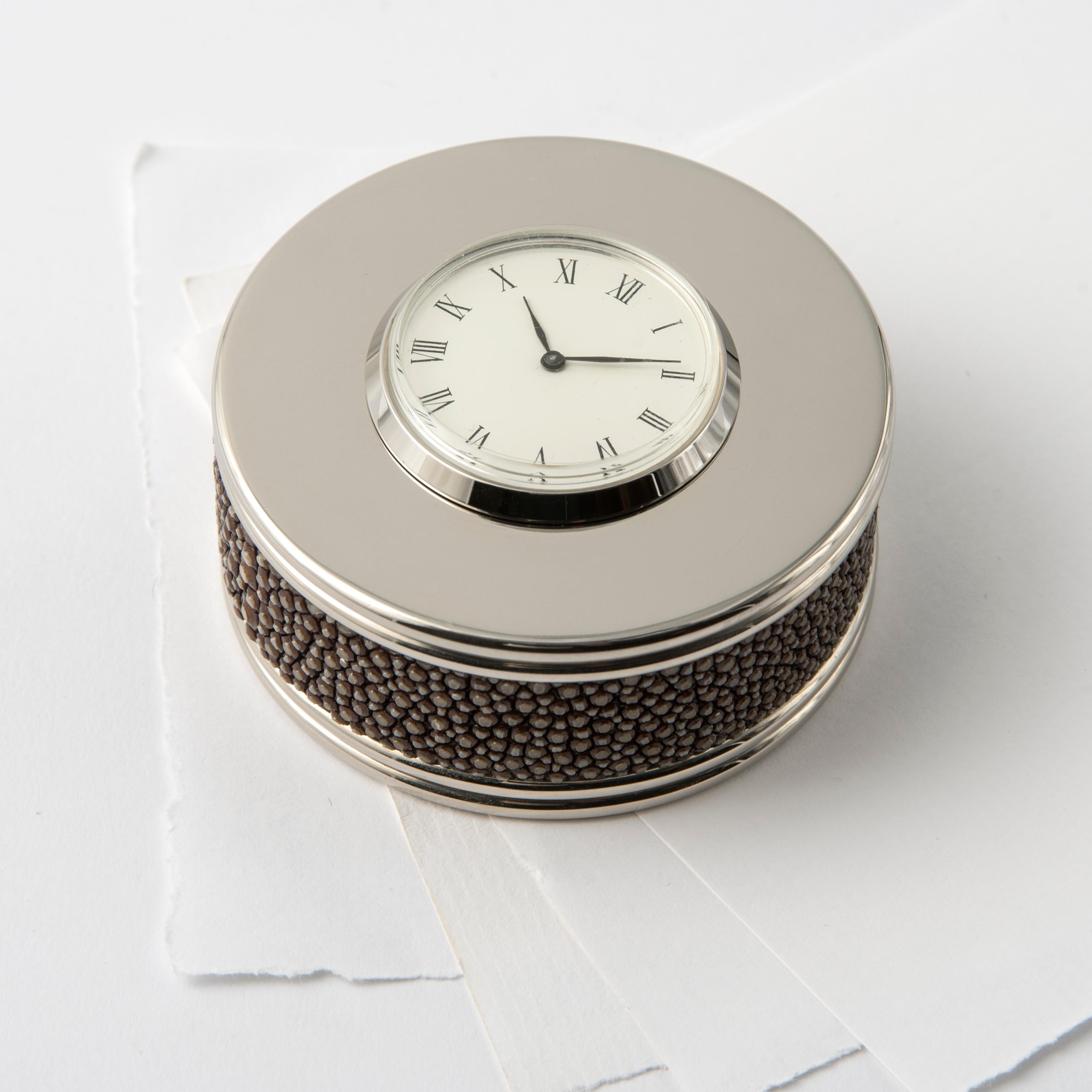 Fermacarte con Orologio in Shagreen – Eleganza e Funzionalità per la Scrivania In condizioni Nuovo in vendita a Spilimbergo, IT