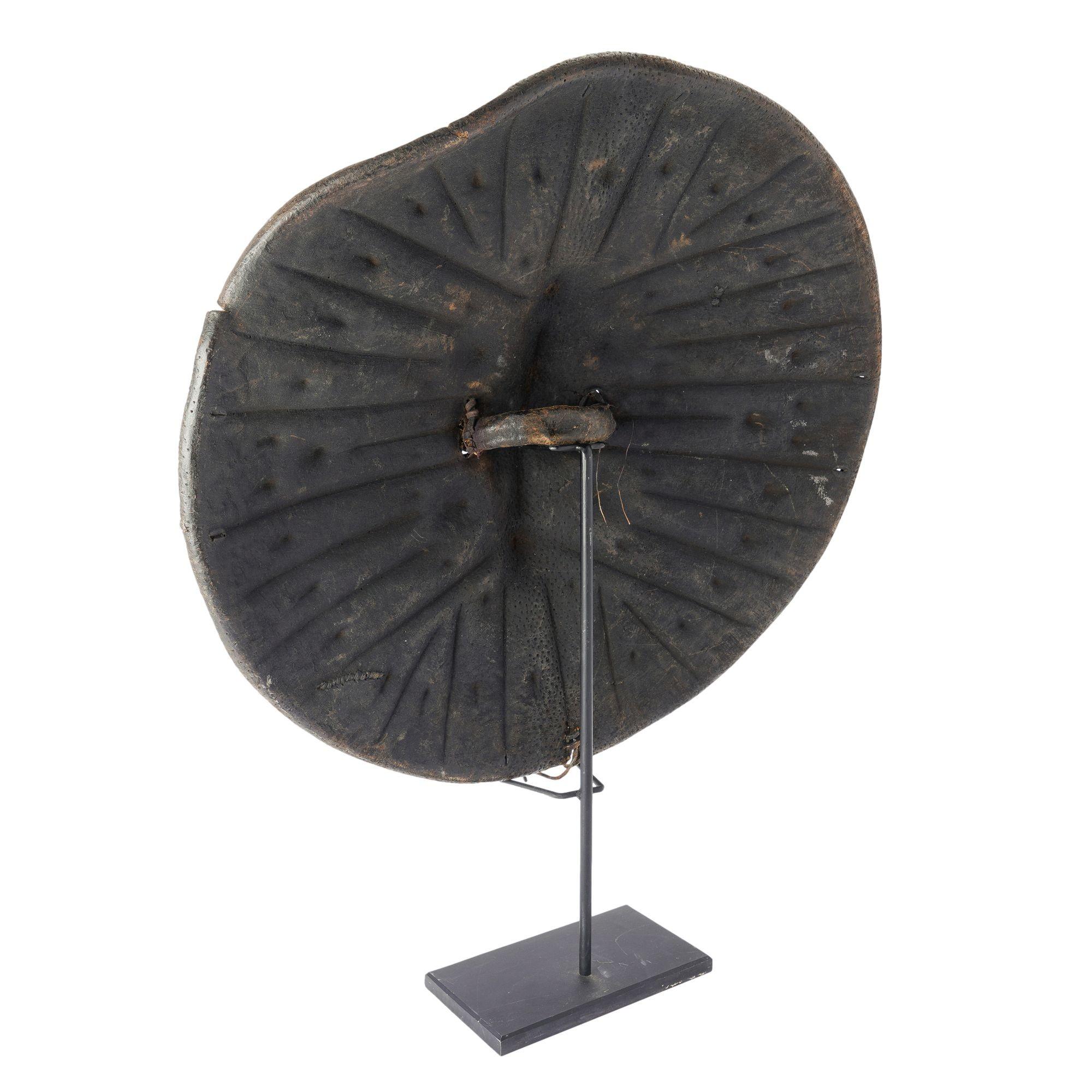 Oromo-Sidama leather warrior's shield, 1875-1925 In Good Condition For Sale In Kenilworth, IL