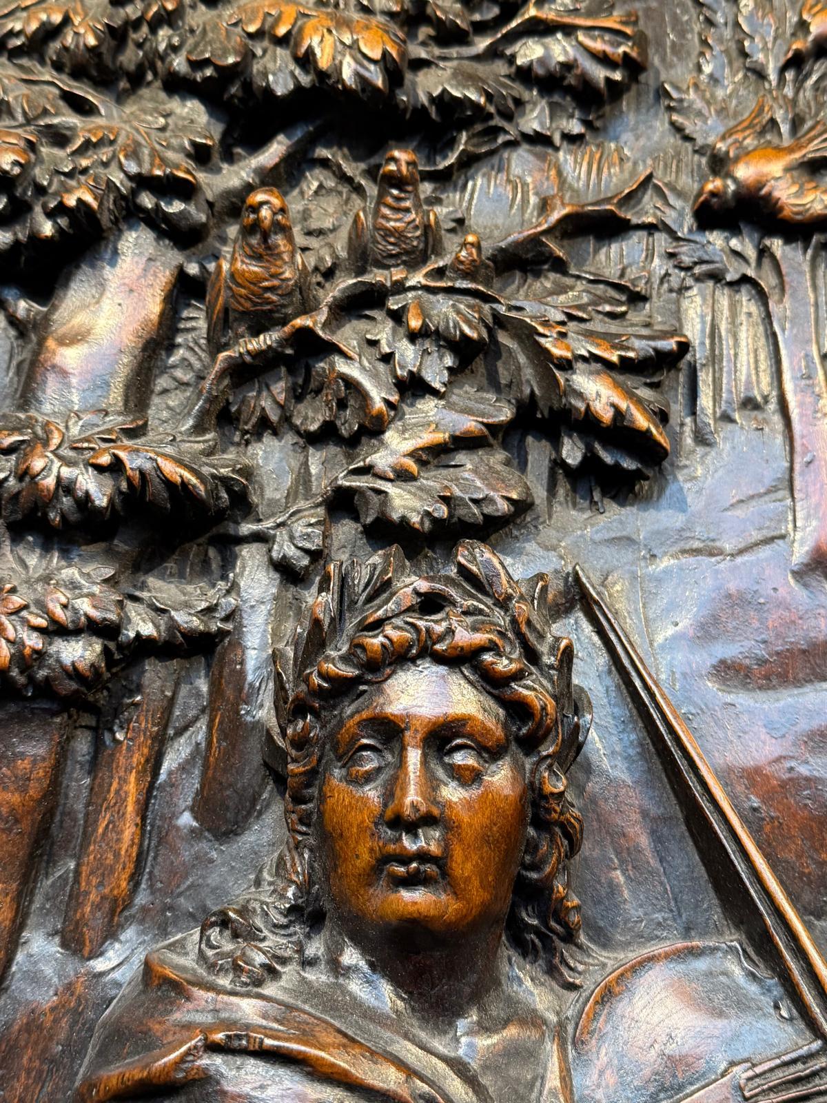 Orphée chantant la sérénade des animaux en bois de tilleul 17e siècle dans un cadre partiel en bois doré Bon état - En vente à London, GB