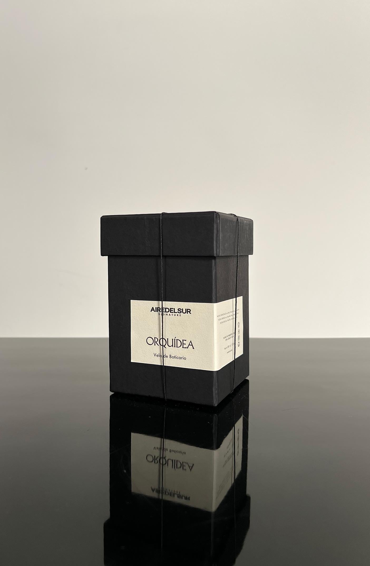 ORQUIDEA Signature Scented Candle, Ceramic & Natural Onyx Stone In New Condition For Sale In Buenos Aires, AR
