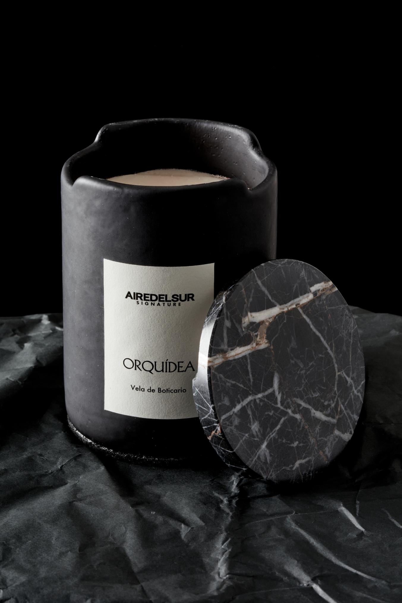 Contemporary ORQUIDEA Signature Scented Candle, Ceramic & Natural Onyx Stone For Sale