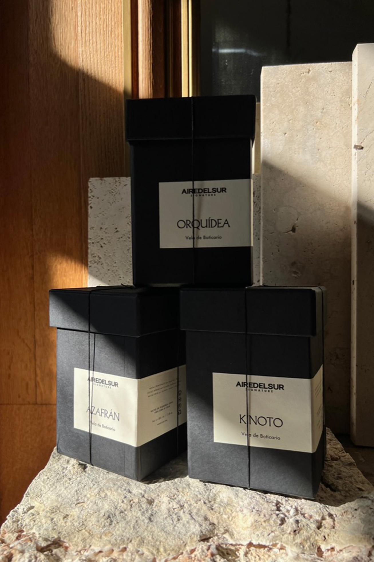 ORQUIDEA Signature Scented Candle, Ceramic & Natural Onyx Stone For Sale 2