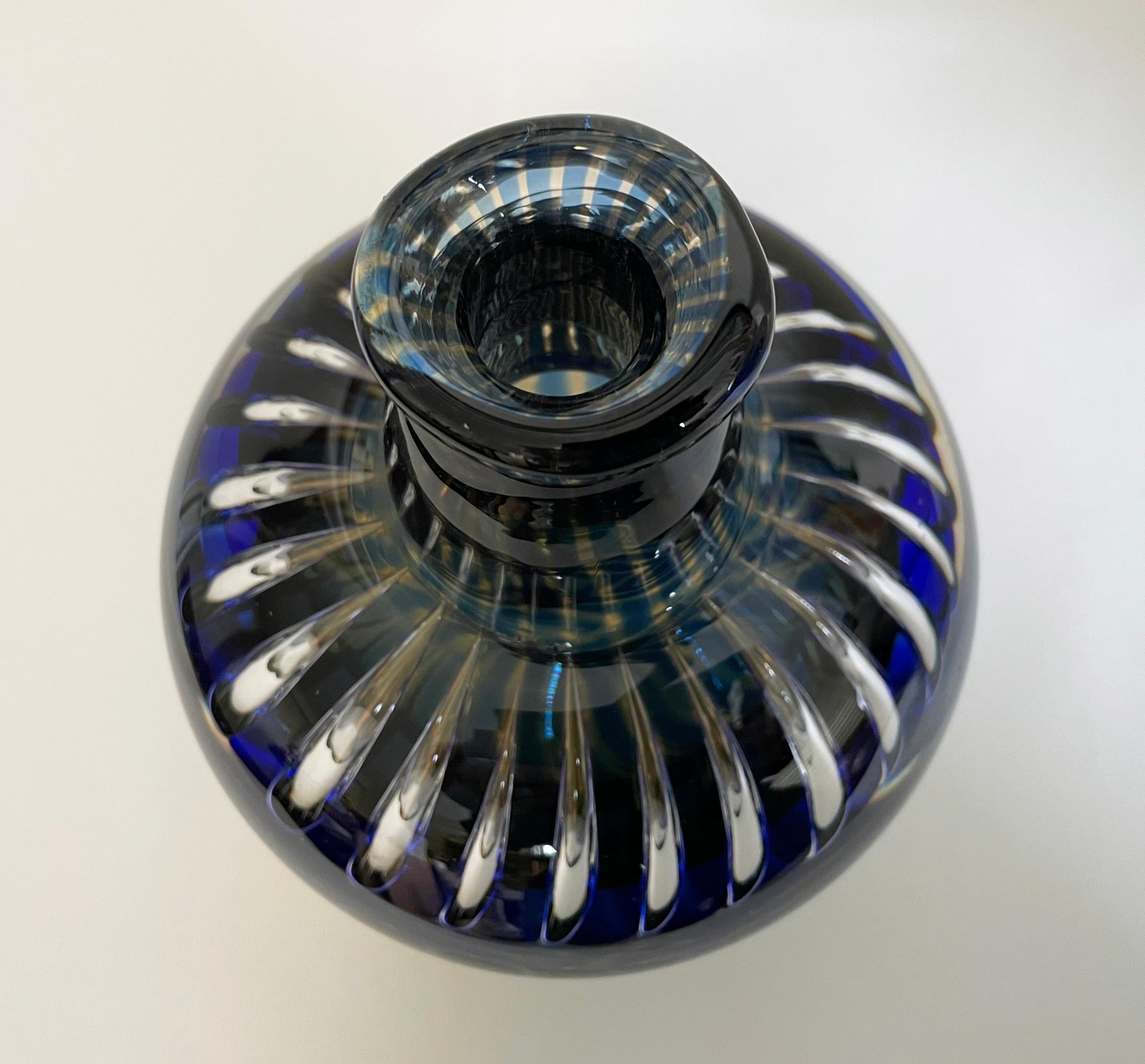 Orrefors Ariel Vase By Edvin Ohrstrom, Circa 1950 In Excellent Condition For Sale In Melbourne, Victoria