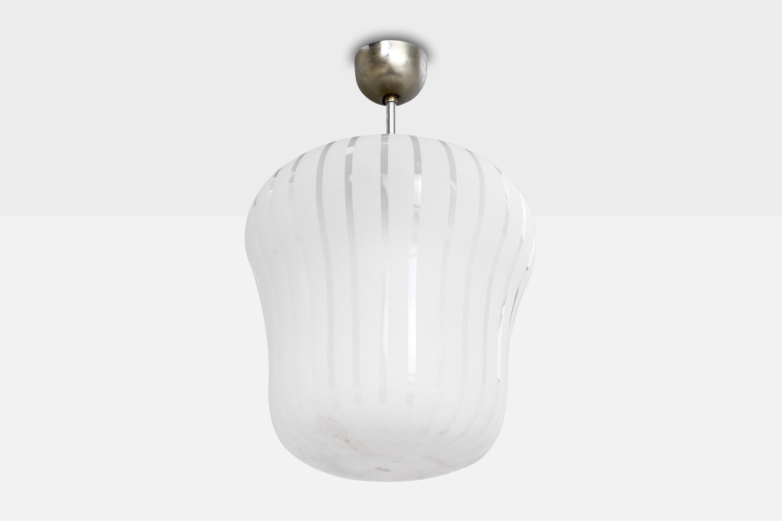 Lampada a sospensione in metallo nichelato e vetro bianco acidato attribuita a Orrefors, Svezia, anni '40 circa.

Dimensioni complessive (pollici): 21