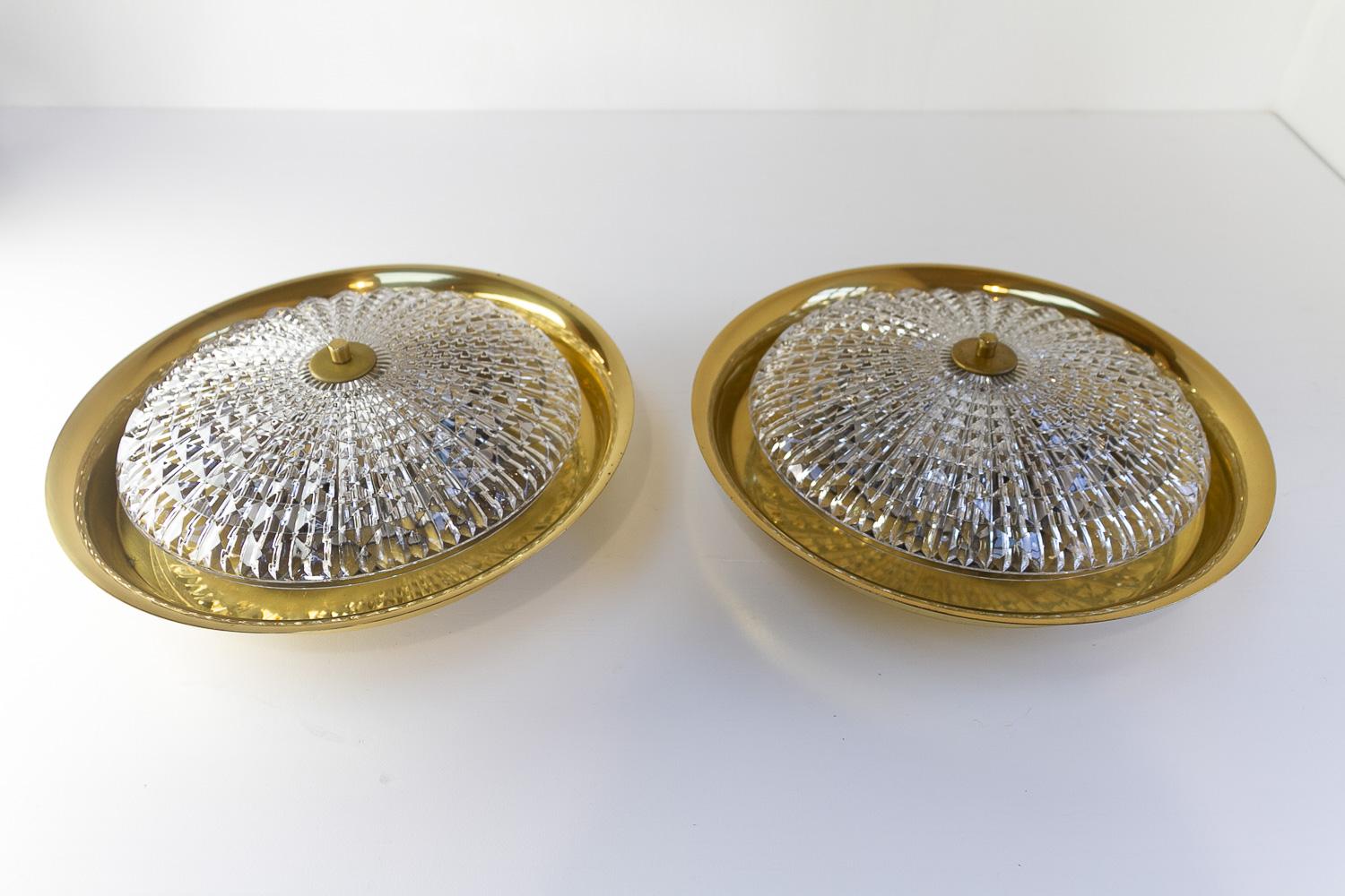 Orrefors Wall or Ceiling Lamps by Fagerlund for Lyfa, 1960s. Set of 2.
Pair of Scandinavian Mid-Century Modern lights with clear textured thick crystal shade and brass body.
Produced by Lyfa Denmark, designed by Carl Fagerlund and crystal glass