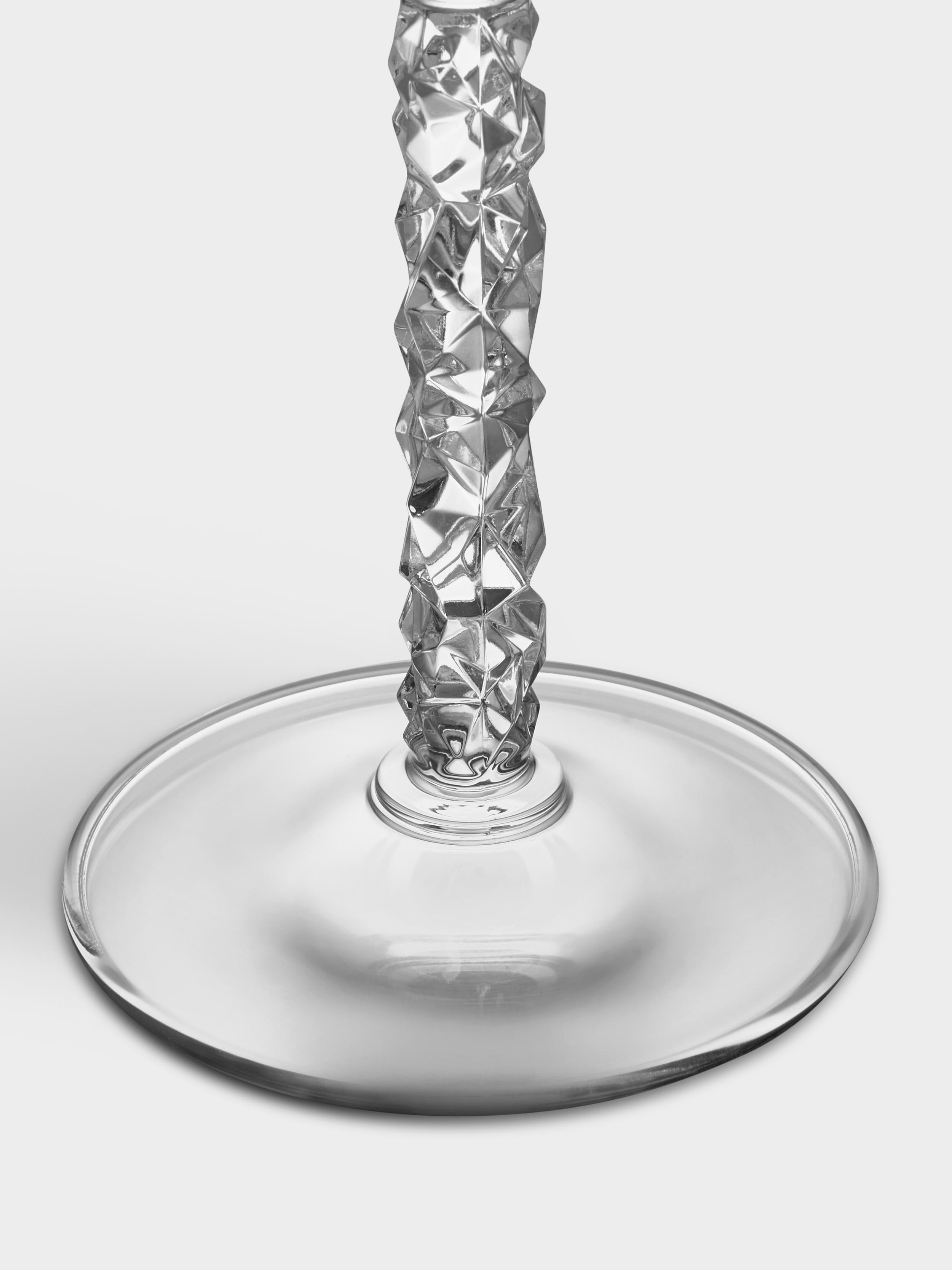 The Carat collection is based on a contemporary interpretation of the traditional cut glass for which Orrefors is world-renowned. Carat Coupe has a stem covered with the collection’s characteristic asymmetrical motif, which produces beautiful
