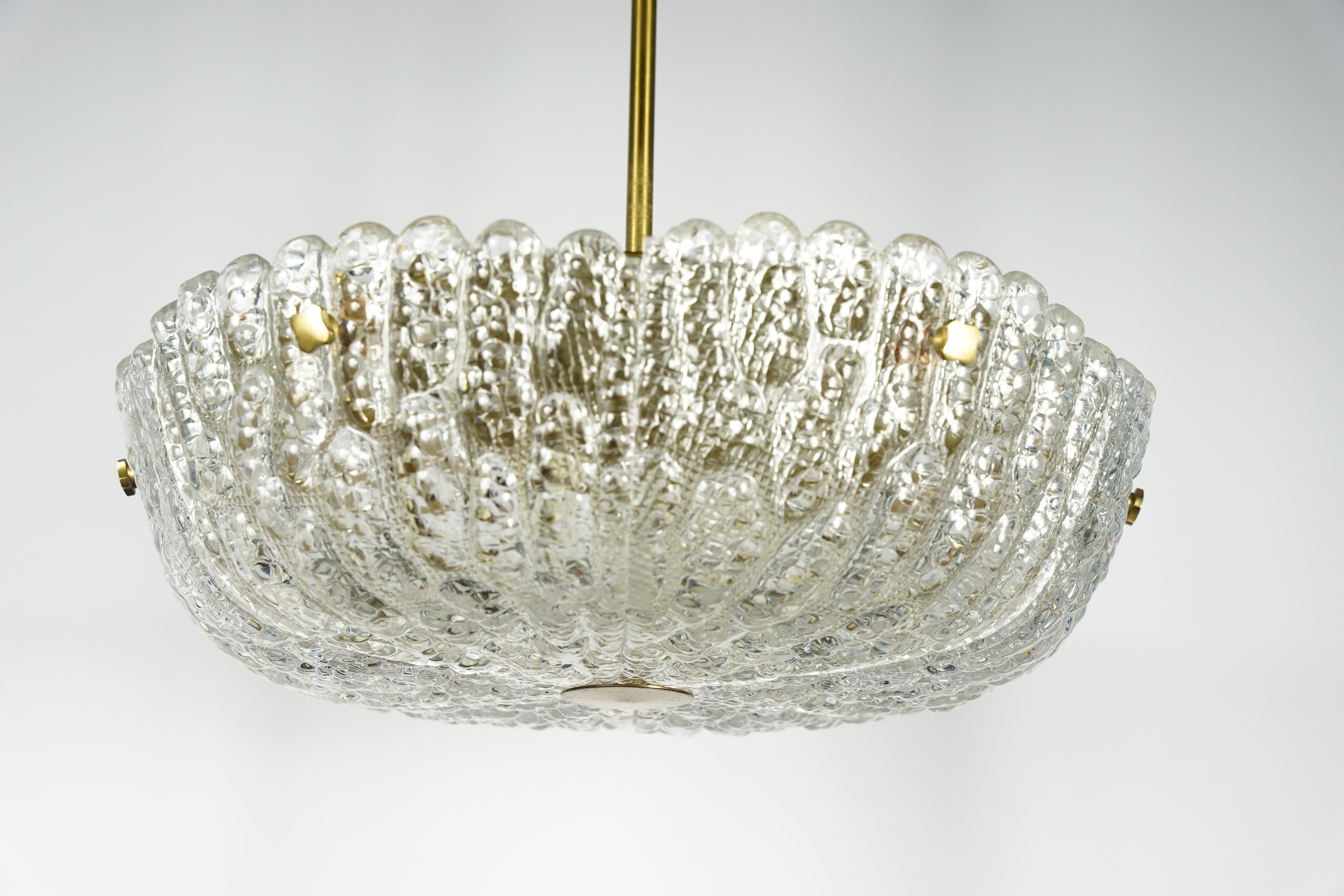 Lampadario Orrefors di Carl Fagerlund in cristallo e ottone, Orrefors Svezia, 1960 In condizioni buone in vendita a Bronx, NY
