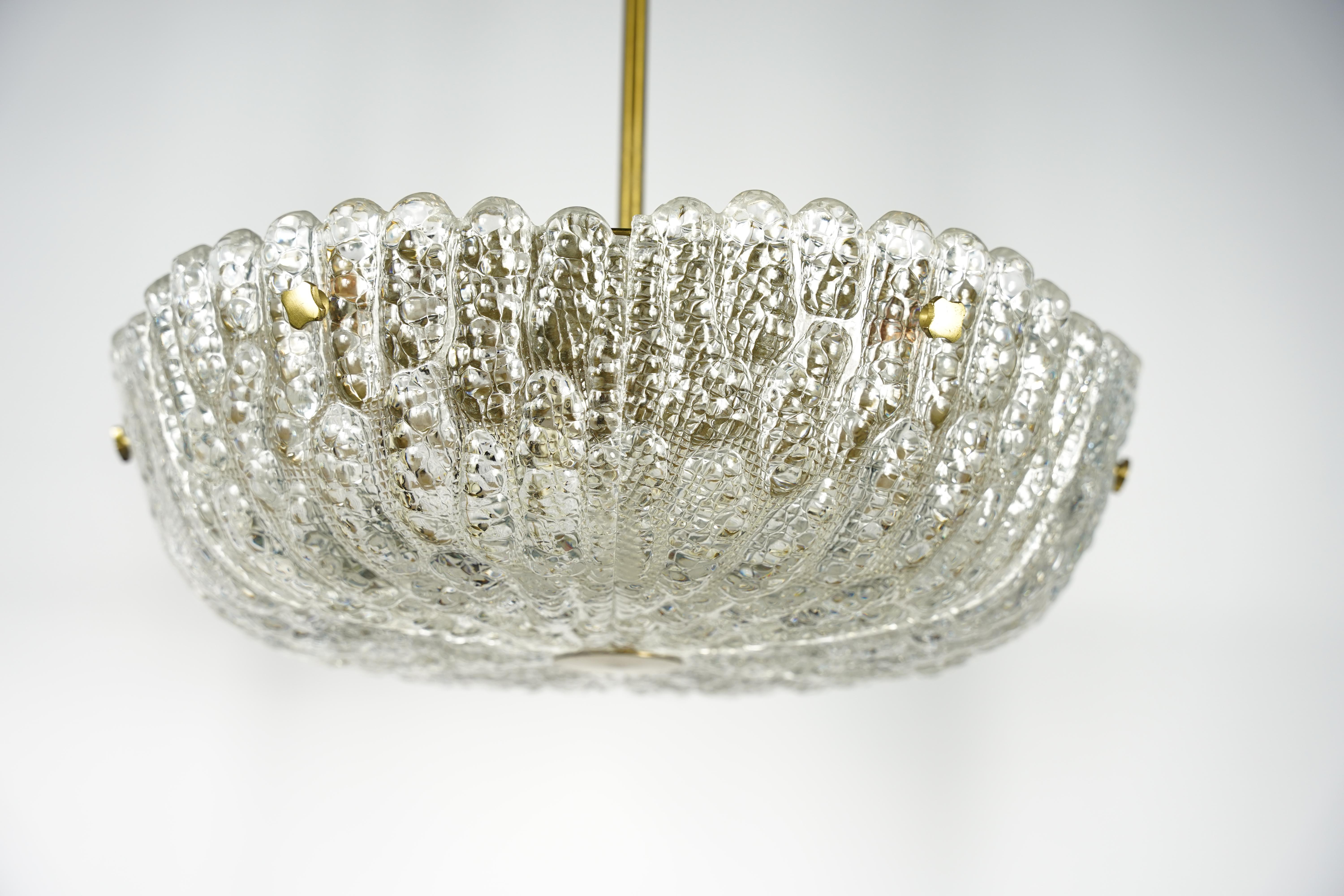 Metà XX secolo Lampadario Orrefors di Carl Fagerlund in cristallo e ottone, Orrefors Svezia, 1960 in vendita