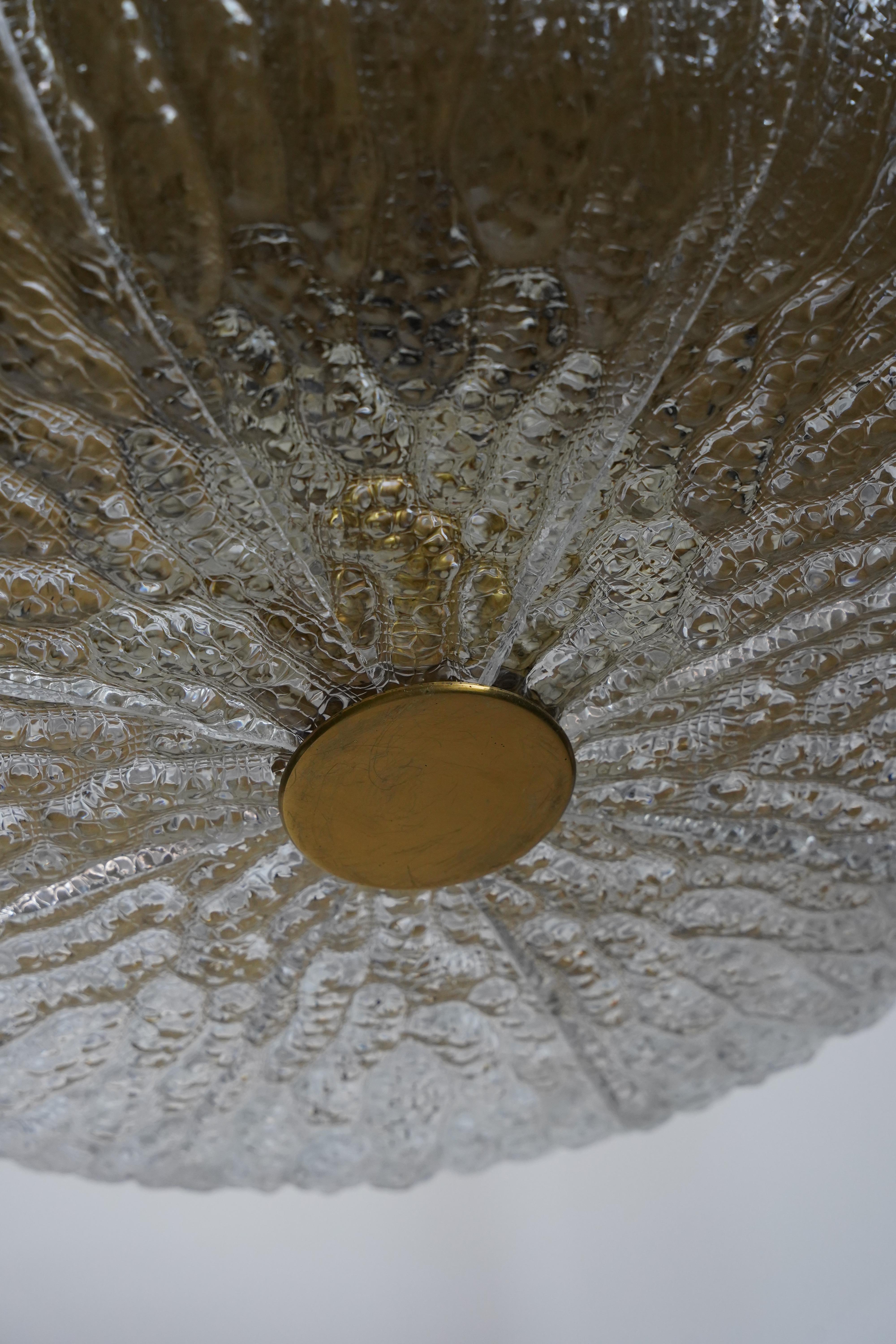 Araña Orrefors de Carl Fagerlund Estructura de latón con cristal prensado, Suecia, 1950 Sueco en venta