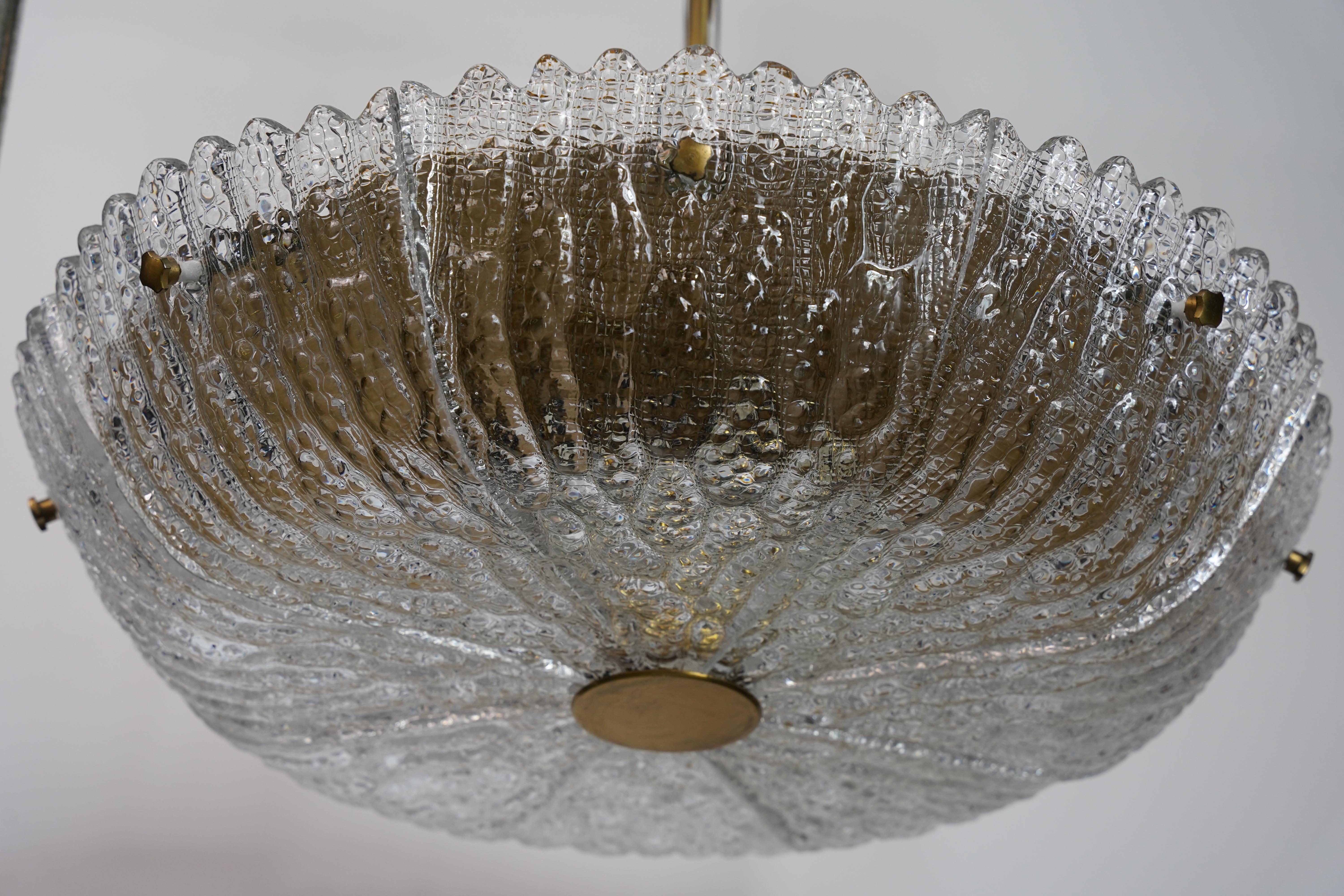 Araña Orrefors de Carl Fagerlund Estructura de latón con cristal prensado, Suecia, 1950 Hecho a mano en venta