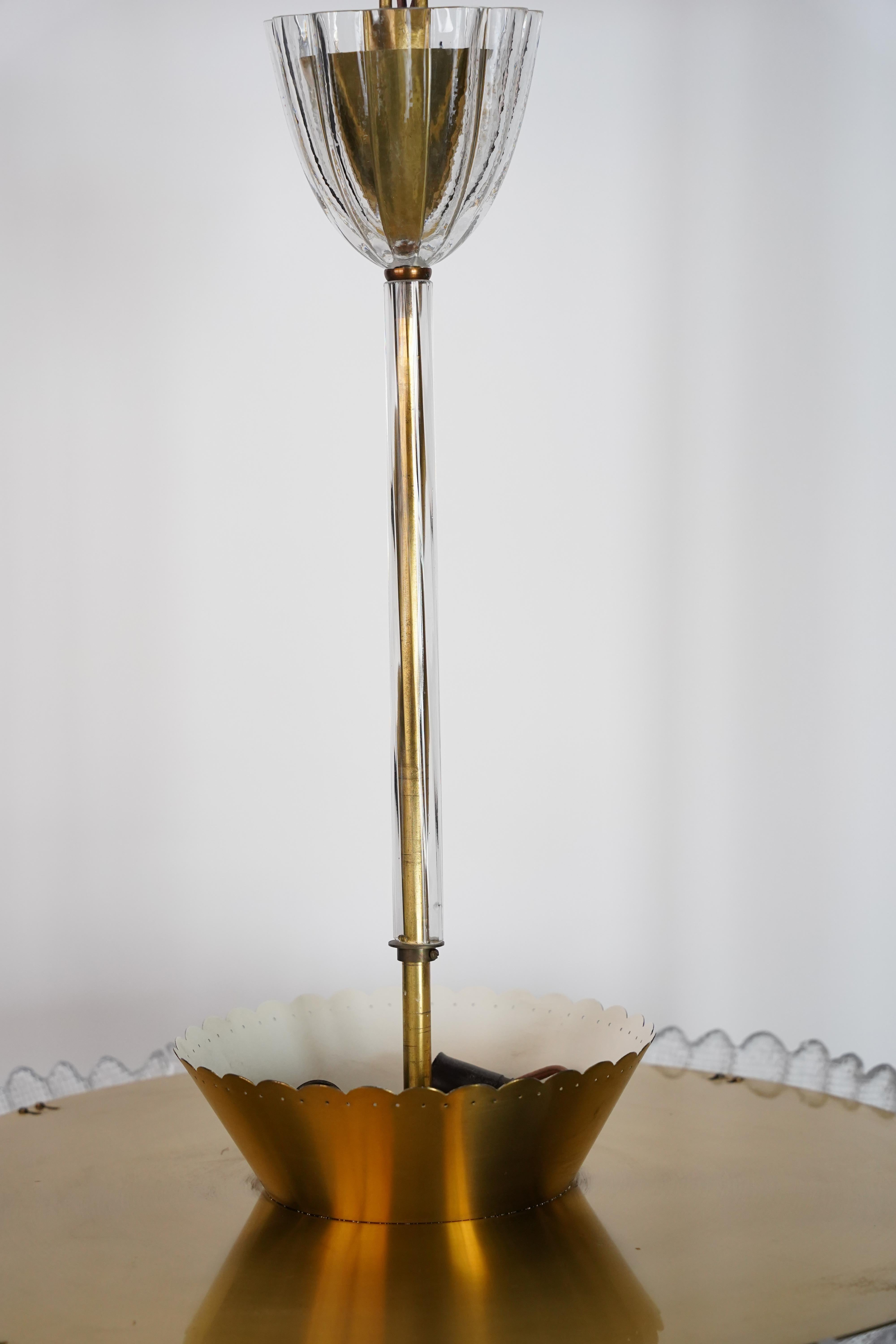 Araña Orrefors de Carl Fagerlund Estructura de latón con cristal prensado, Suecia, 1950 Latón en venta