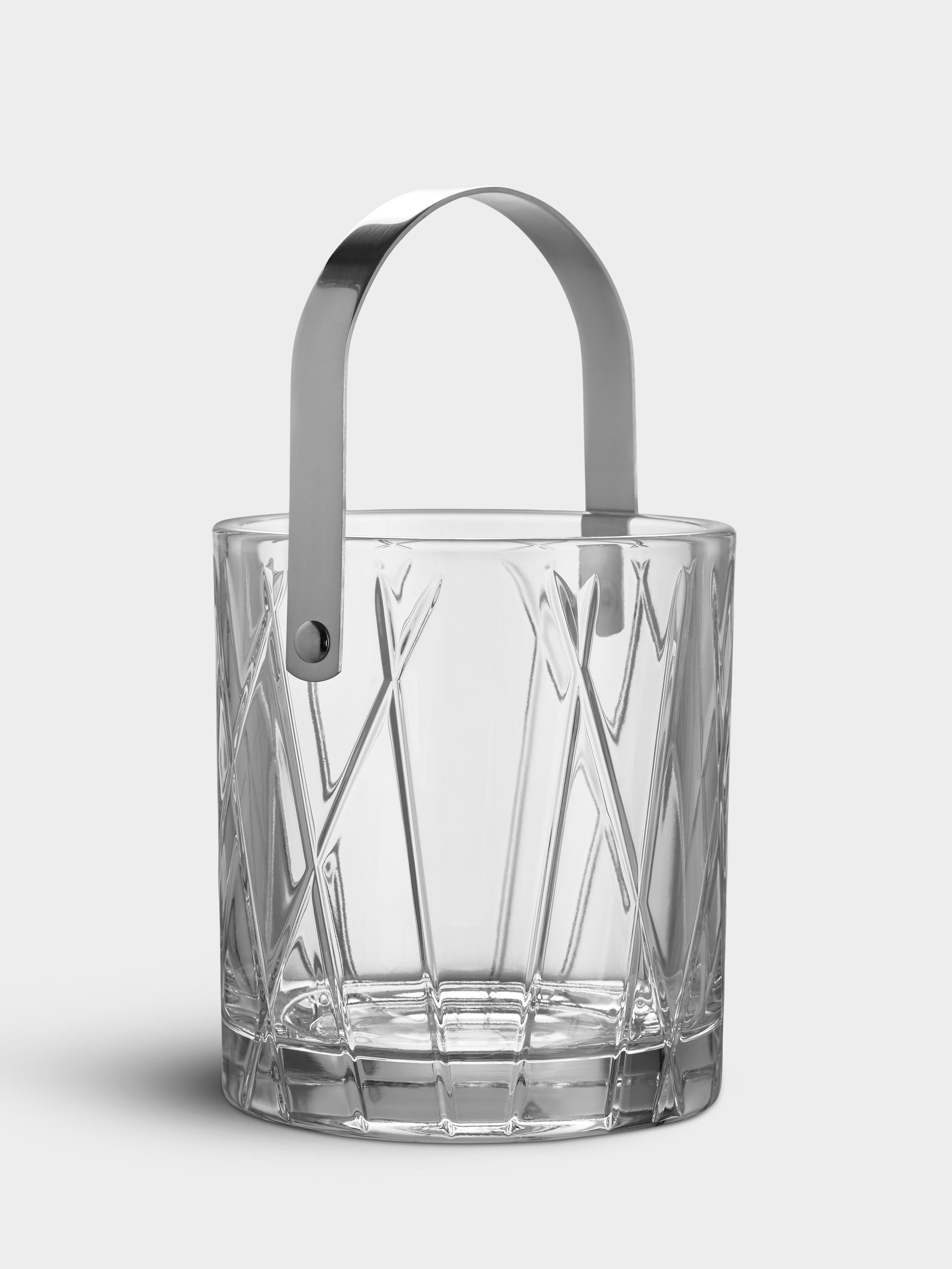 City Ice Bucket from Orrefors is ideal for holding ice for drinks or for chilling a bottle of wine. The cuts that criss-cross the surface of the crystal create an asymmetric look, which contributes to the distinct identity of the collection.