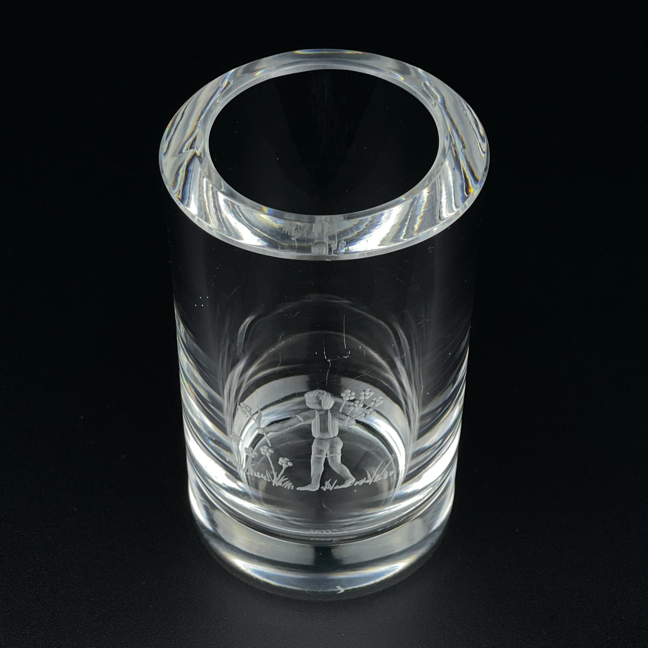 Mid-Century moderno Vaso di cristallo Orrefors con incisione, Svezia, anni 1950-60 in vendita