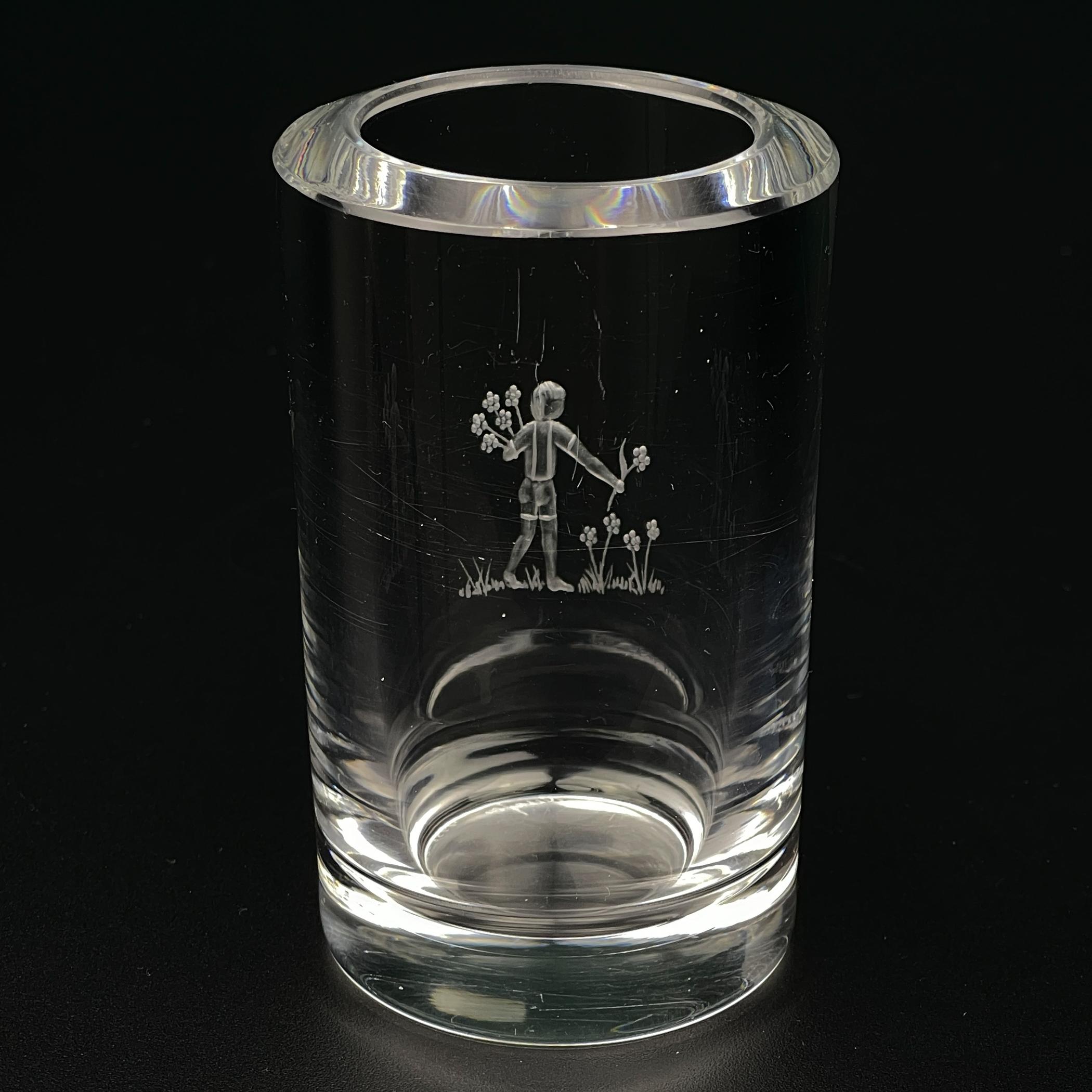 Vaso di cristallo Orrefors con incisione, Svezia, anni 1950-60 In condizioni buone in vendita a Miklavž Pri Taboru, SI