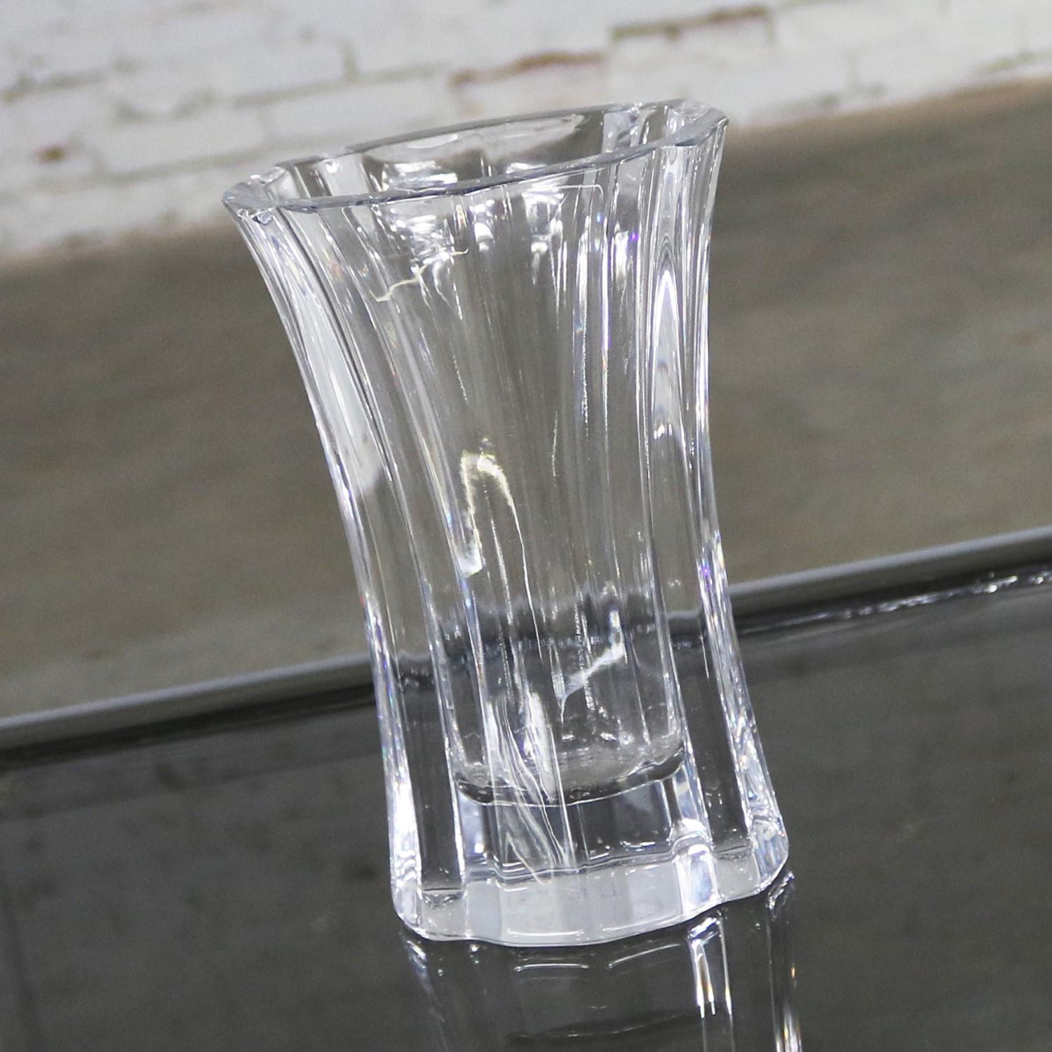 Orrefors Crystal Vase by Lars Hellsten Signed and Numbered LH 4599-22 In Good Condition In Topeka, KS