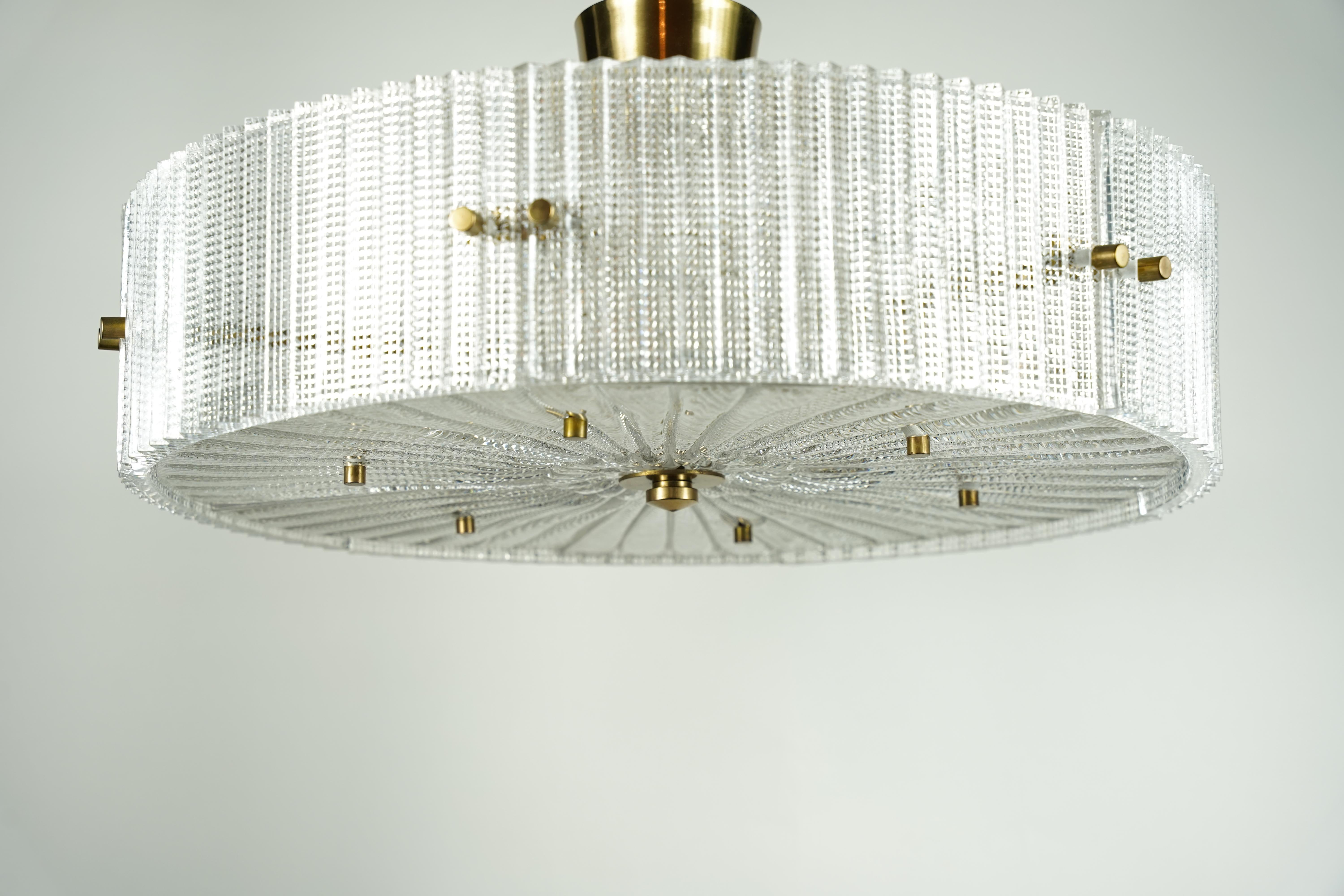Svedese Pendente a forma di tamburo Orrefors in vetro e ottone di Carl Fagerlund, Svezia, 1960 in vendita