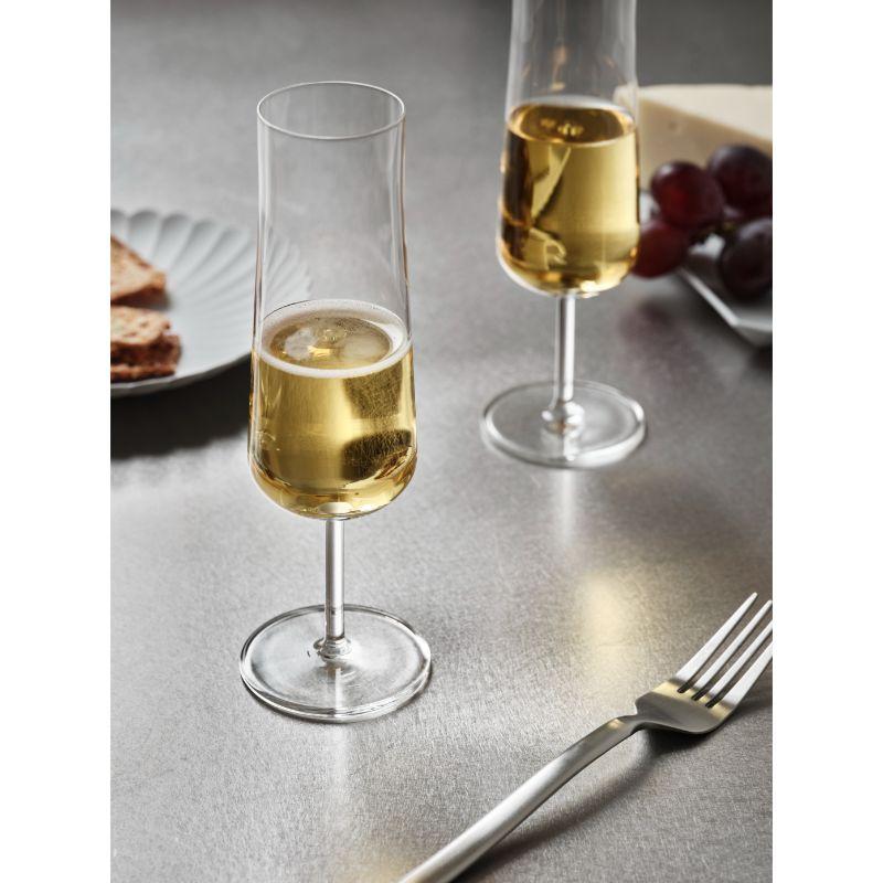 Informal from Orrefors has a contemporary Scandinavian design, and the subtle character of the collection makes it ideal for both formal and casual use. The champagne glass holds 7.4 oz and has a tall, narrow shape which preserves the bubbles in