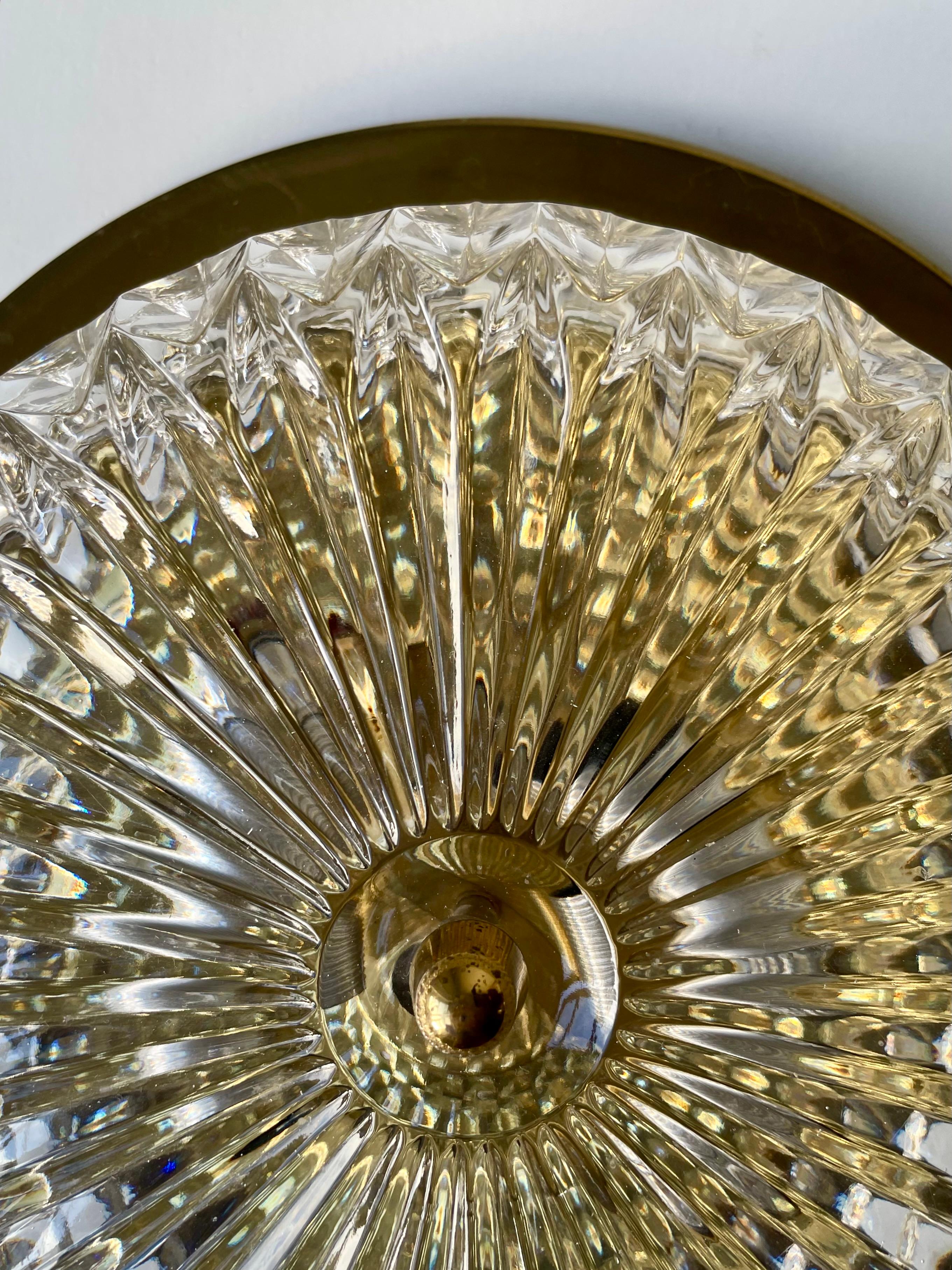 Orrefors, Lyfa 1960s Modern Textured Glass Brass Sconce im Zustand „Gut“ im Angebot in Copenhagen, DK