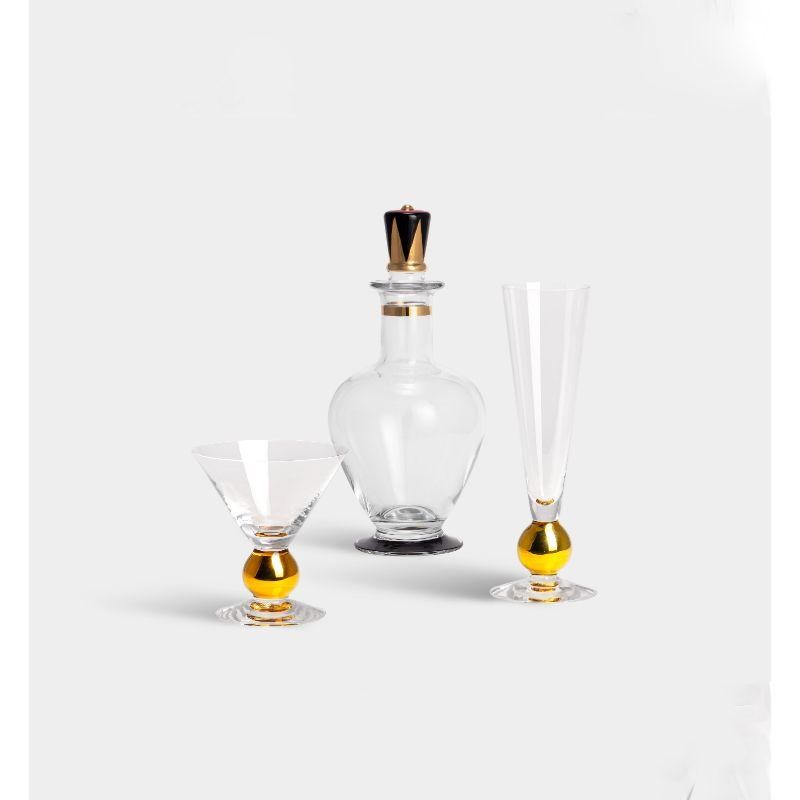 En 1991, Gunnar Cyrén diseñó la flauta Nobel para el 90 aniversario del Premio Nobel. La copa de champán de cristal está pintada a mano con detalles en oro auténtico de 21 quilates. El cuenco, con capacidad para 6 oz, tiene una forma alargada y