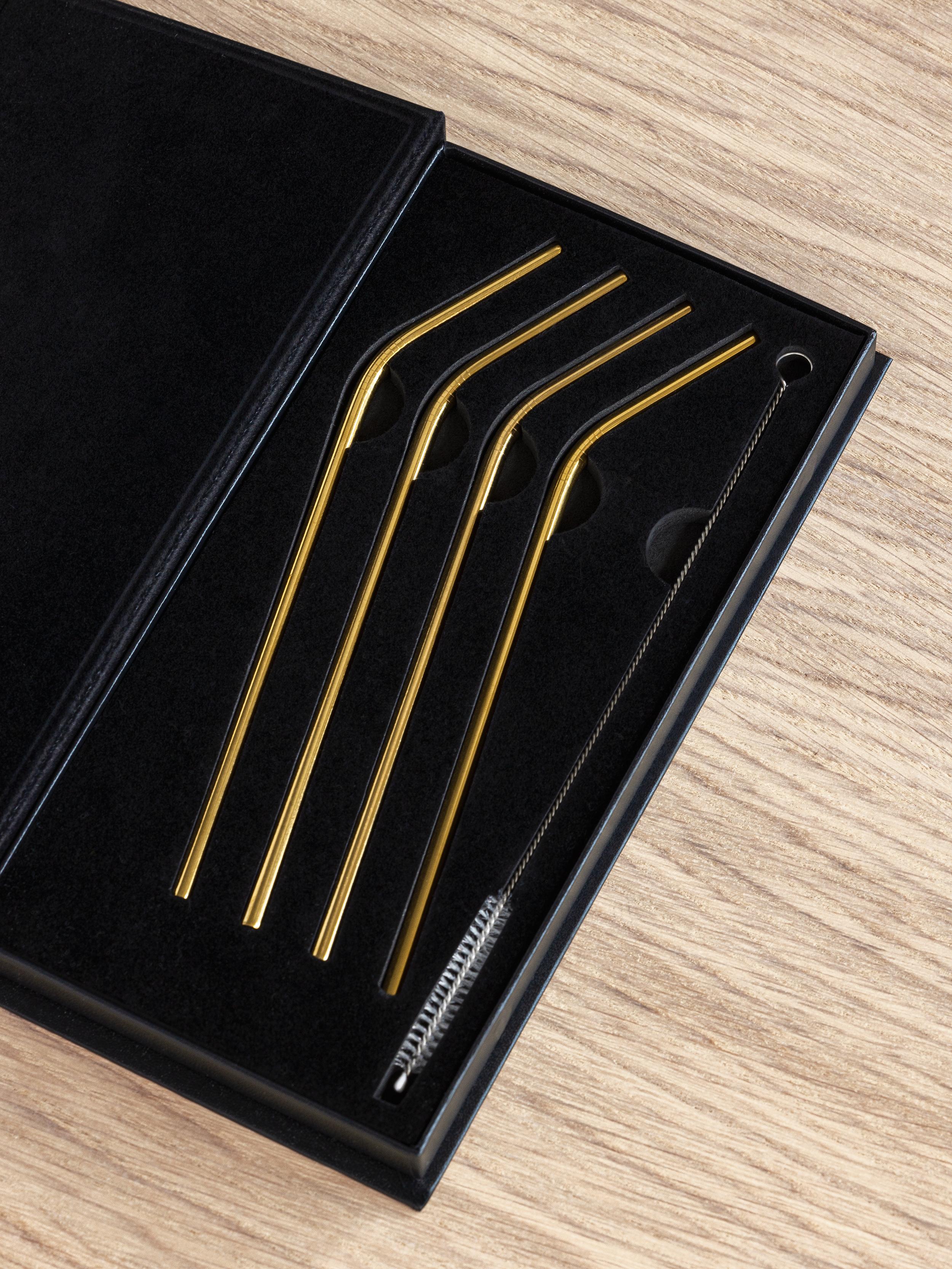 Peak Cocktail Straws from Orrefors, available as a - SET OF 4, are made of stainless steel with a titanium-treated surface. The set includes a cleaning brush.

