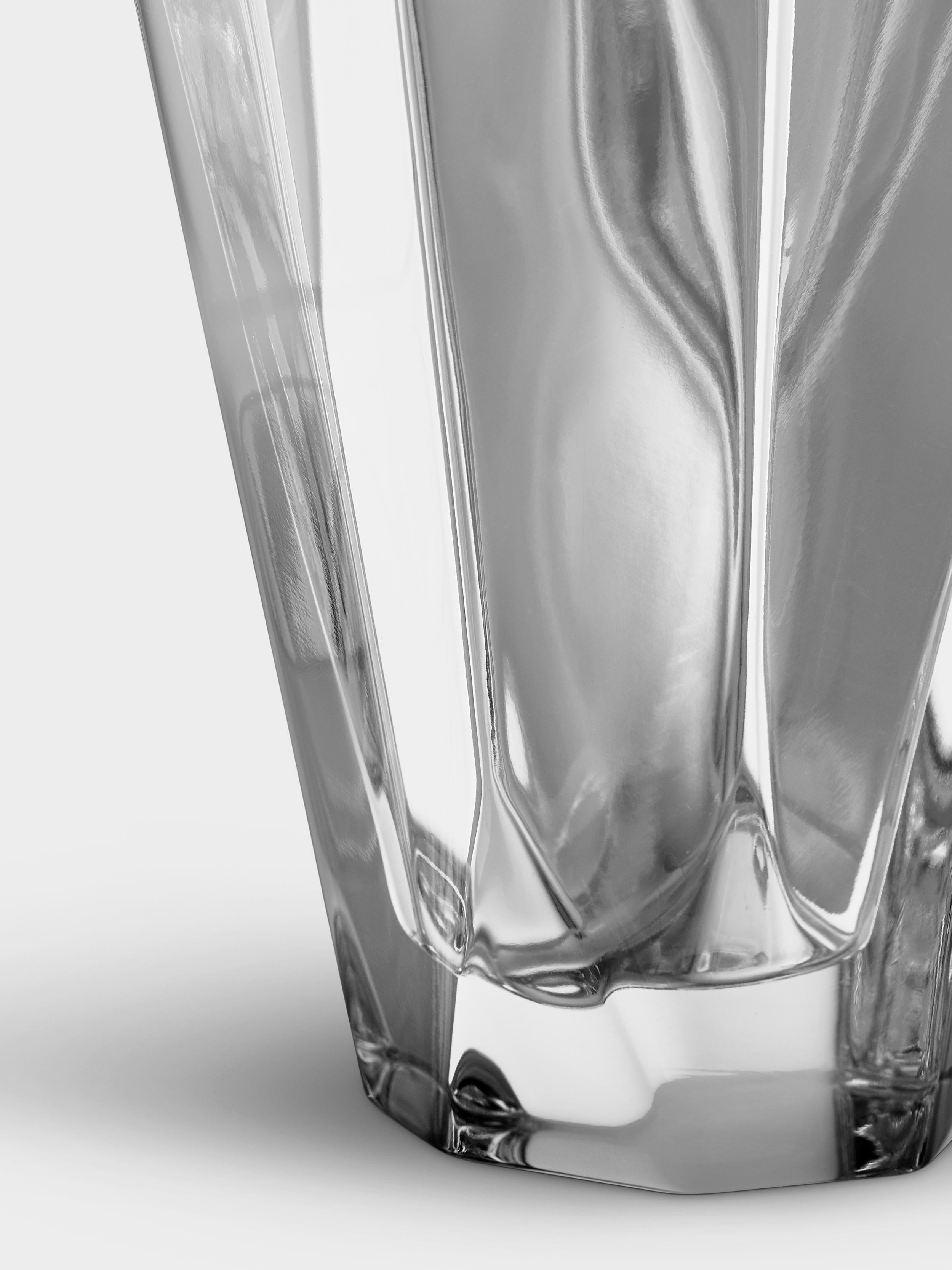 Precious Vase from Orrefors has an asymmetrical design that beautifully refracts the light reflected in the thick crystal. The small vase is a decorative centerpiece delivering an elegant feel to the home. Complement it with a bouquet of choice.