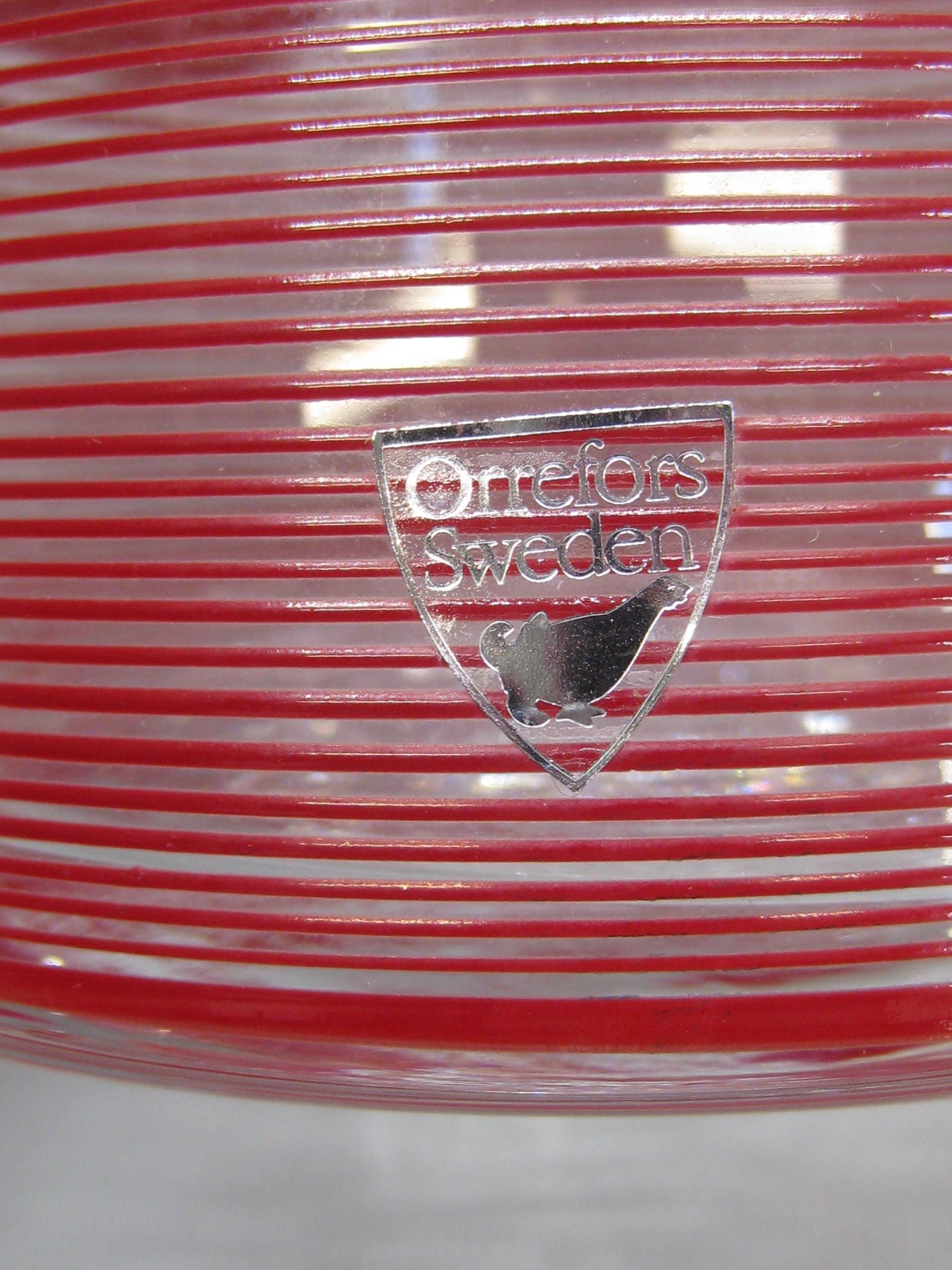 XX secolo Vaso in vetro svedese Orrefors Red Stripe 