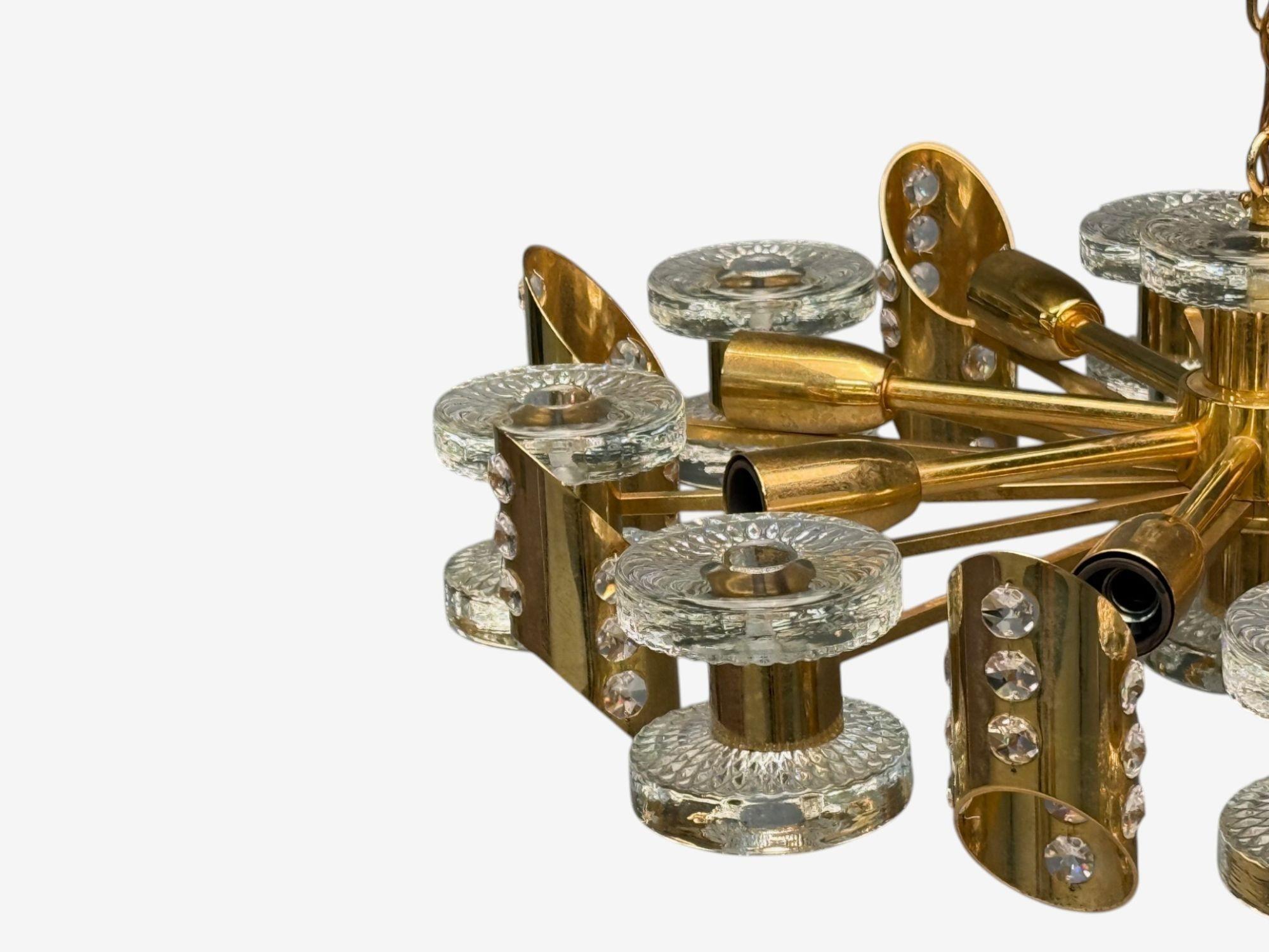 Orrefors, Scandinavian Modern, Brass, Glass, Chandelier, Sweden, 1960s Bon état - En vente à Manhasset, NY