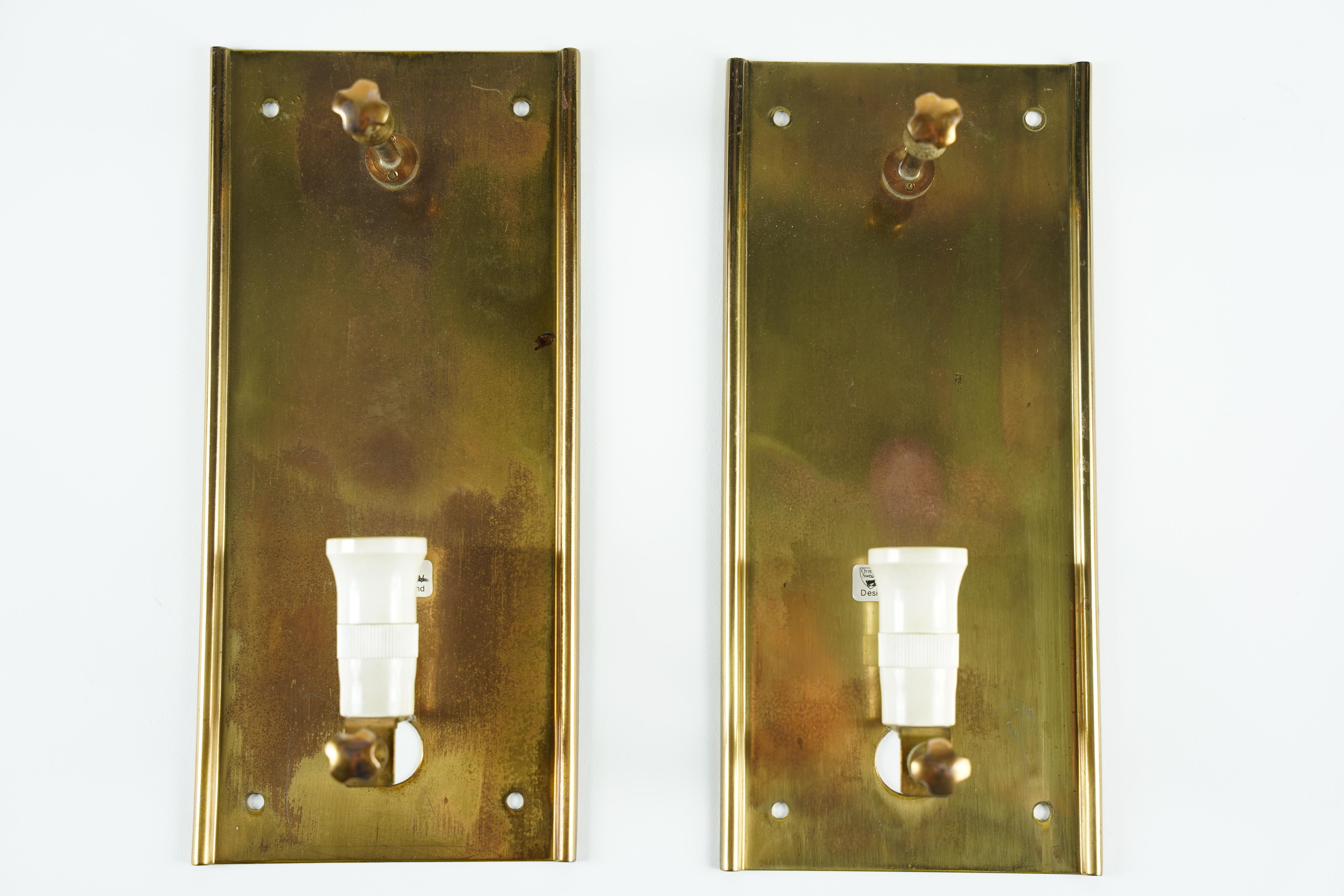 Orrefors Sconces Brass and crocodile Glass Shades by Orrefors Sweden, 19700 For Sale 4