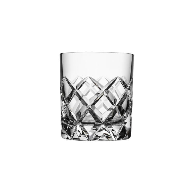 The Double Old Fashioned from the collection Sofiero, designed by Gunnar Cyrén in 1960, is a timeless Scandinavian classic from Orrefors. The DOF glass has a deep-cut motif, which beautifully refracts light in the crystal. It holds 11 oz and is
