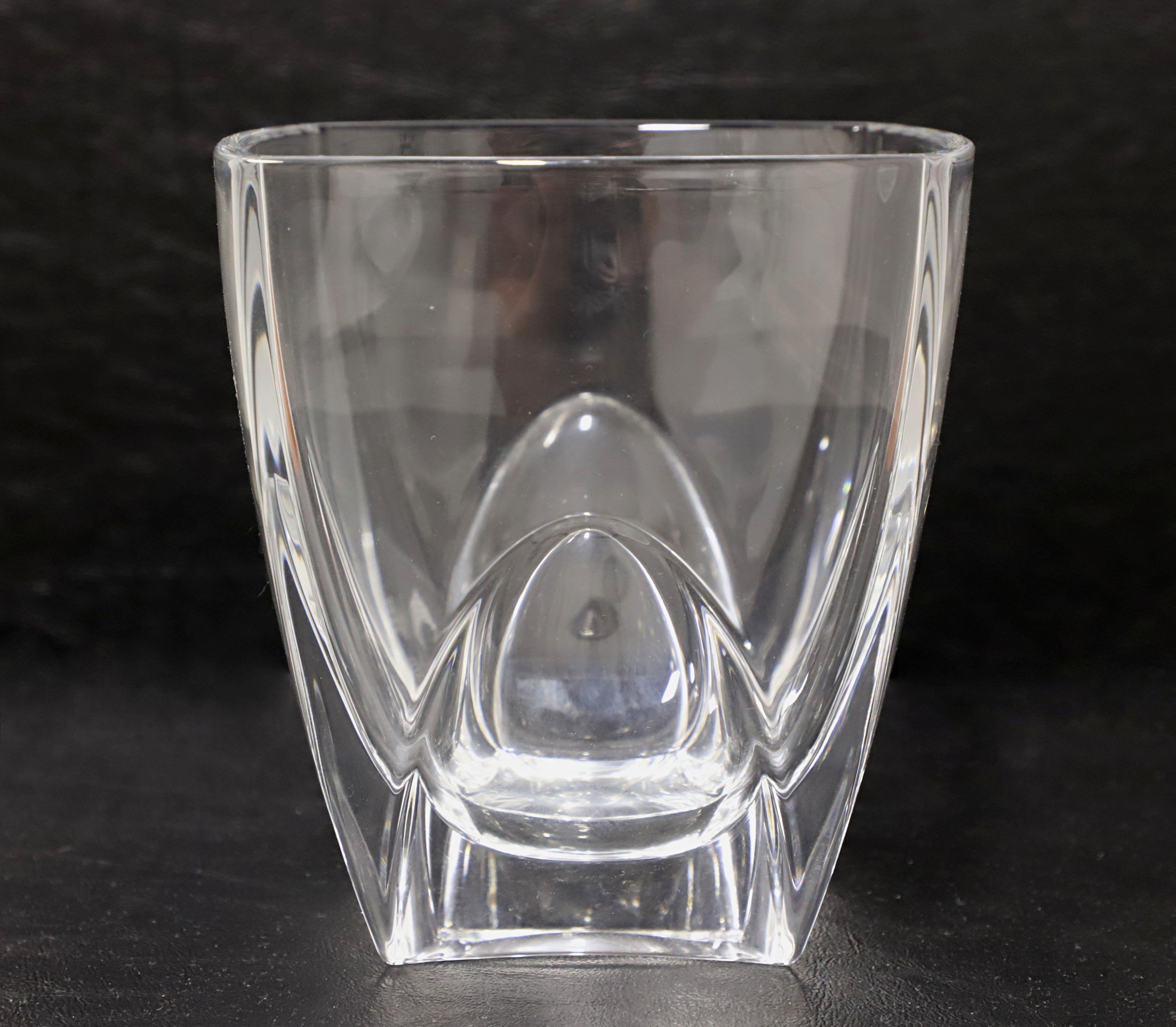 20ième siècle ORREFORS Suède Vase carré en cristal clair de 7