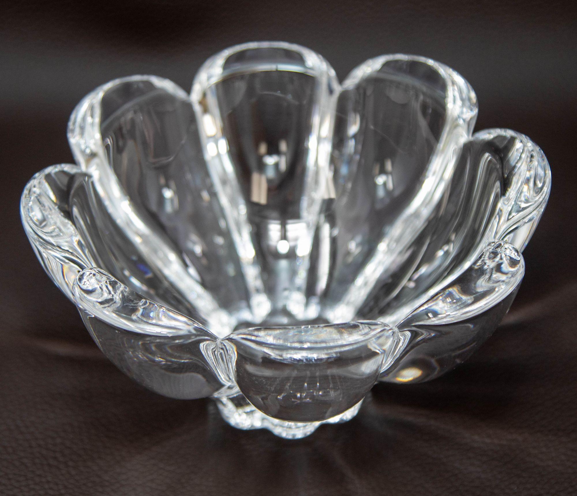Orrefors Sweden Crystal Flower Petal Shape Bowl Candy or Nut Dish.
Circa 1980s.
The Swedish crystal flower bowl for Orrefors, showcases a flared form with a scalloped edge.
Stunning heavy thick-walled clear crystal glass; the side edge with the