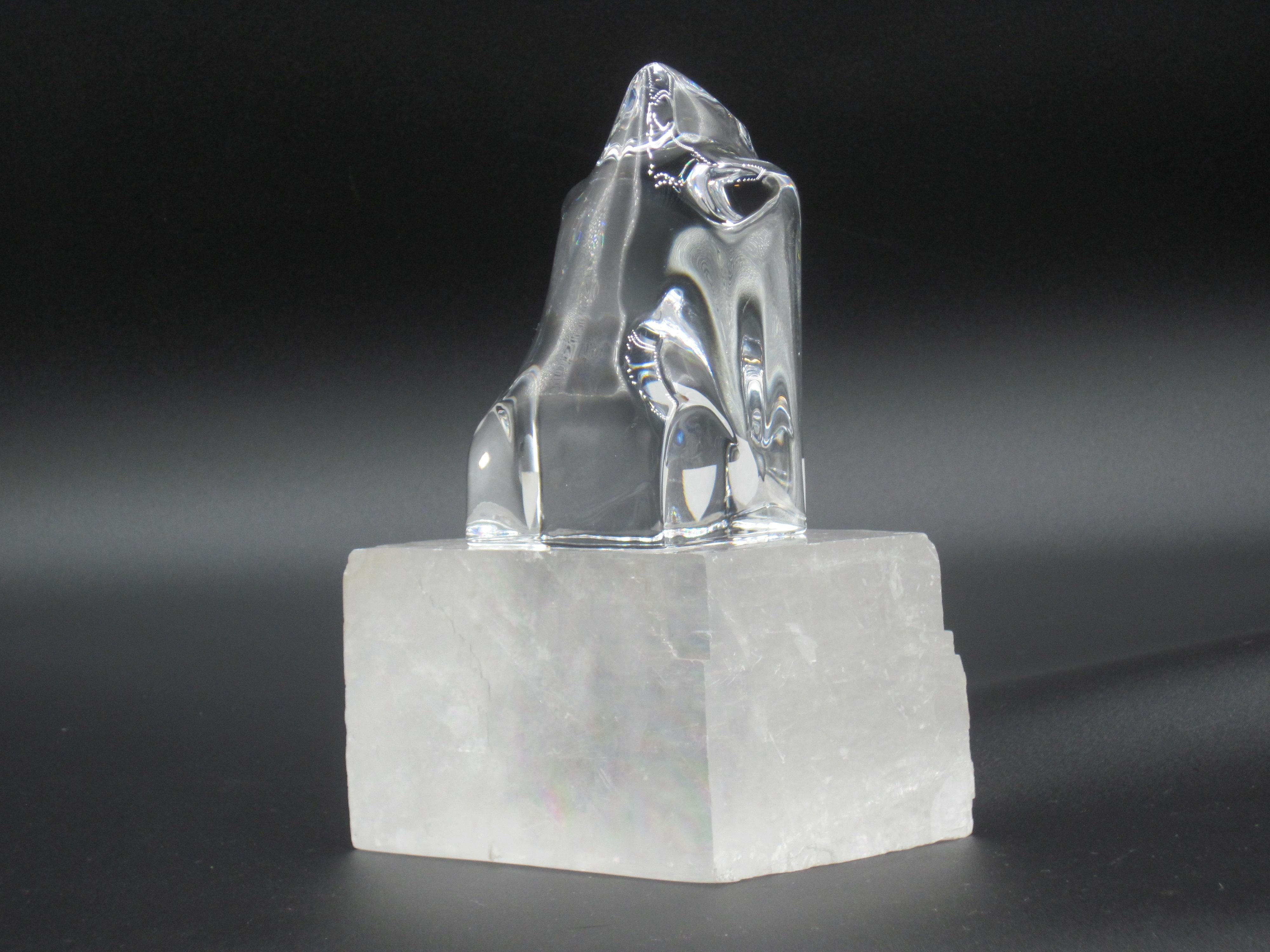 Buriné Accessoire de bureau en cristal Gorilla d'Orrefors Suède en vente