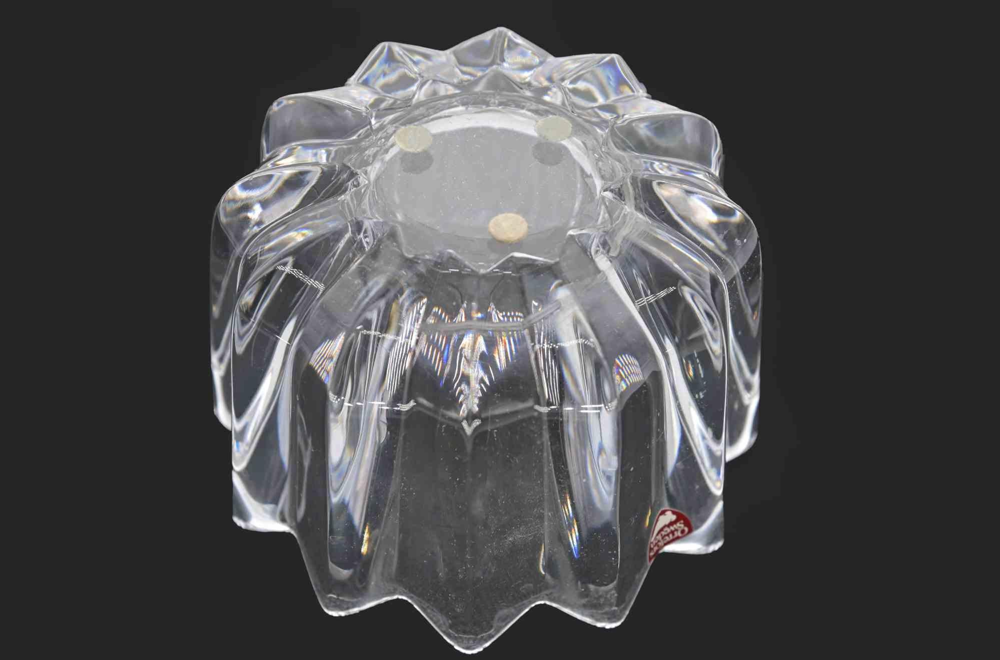 Orrefors sweden jar is a decorative object designed by Orrefors Sweden, in the 1970s. 

Crystal vase, 7,5 x 11 cm.

Very good conditions