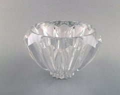 Orrefors, Sweden, Large Modernist Bowl in Clear Art Glass, Stylish Design, 1980s