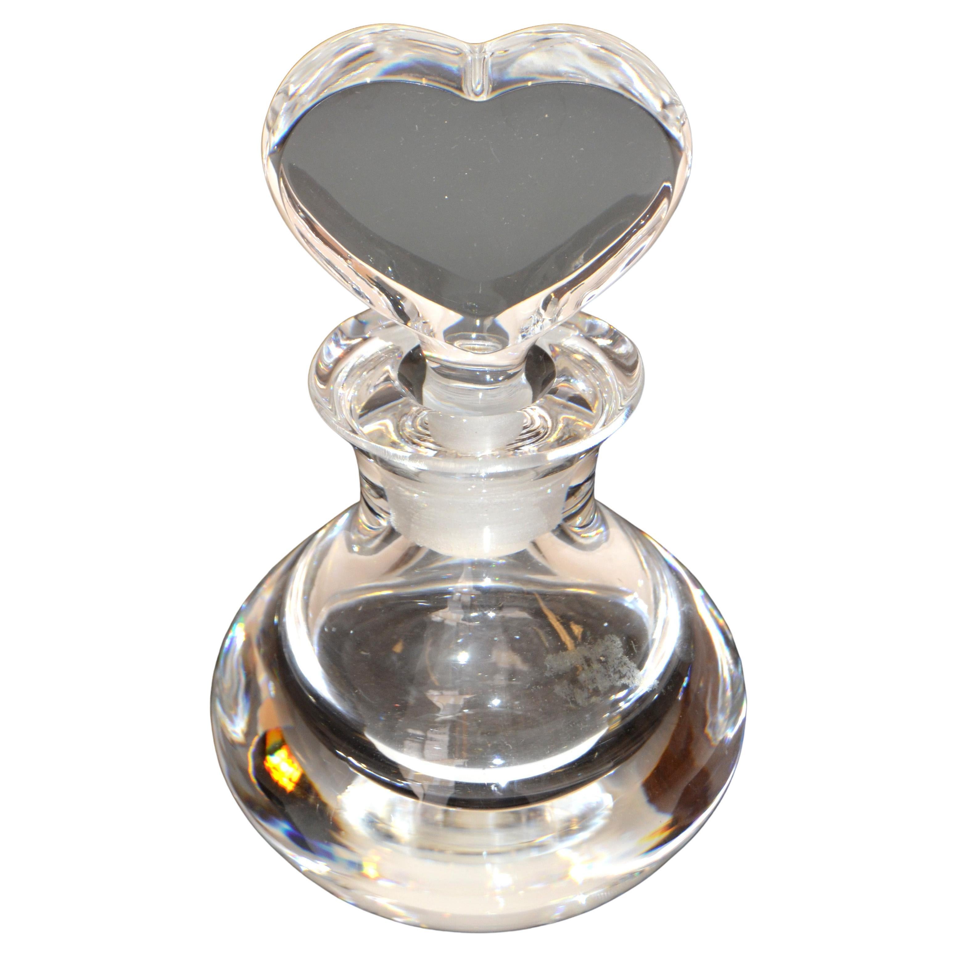 Fatto a mano Orrefors Sweden, bottiglia di profumo in vetro artistico soffiato e lavorato a mano, con tappo a cuore in vendita