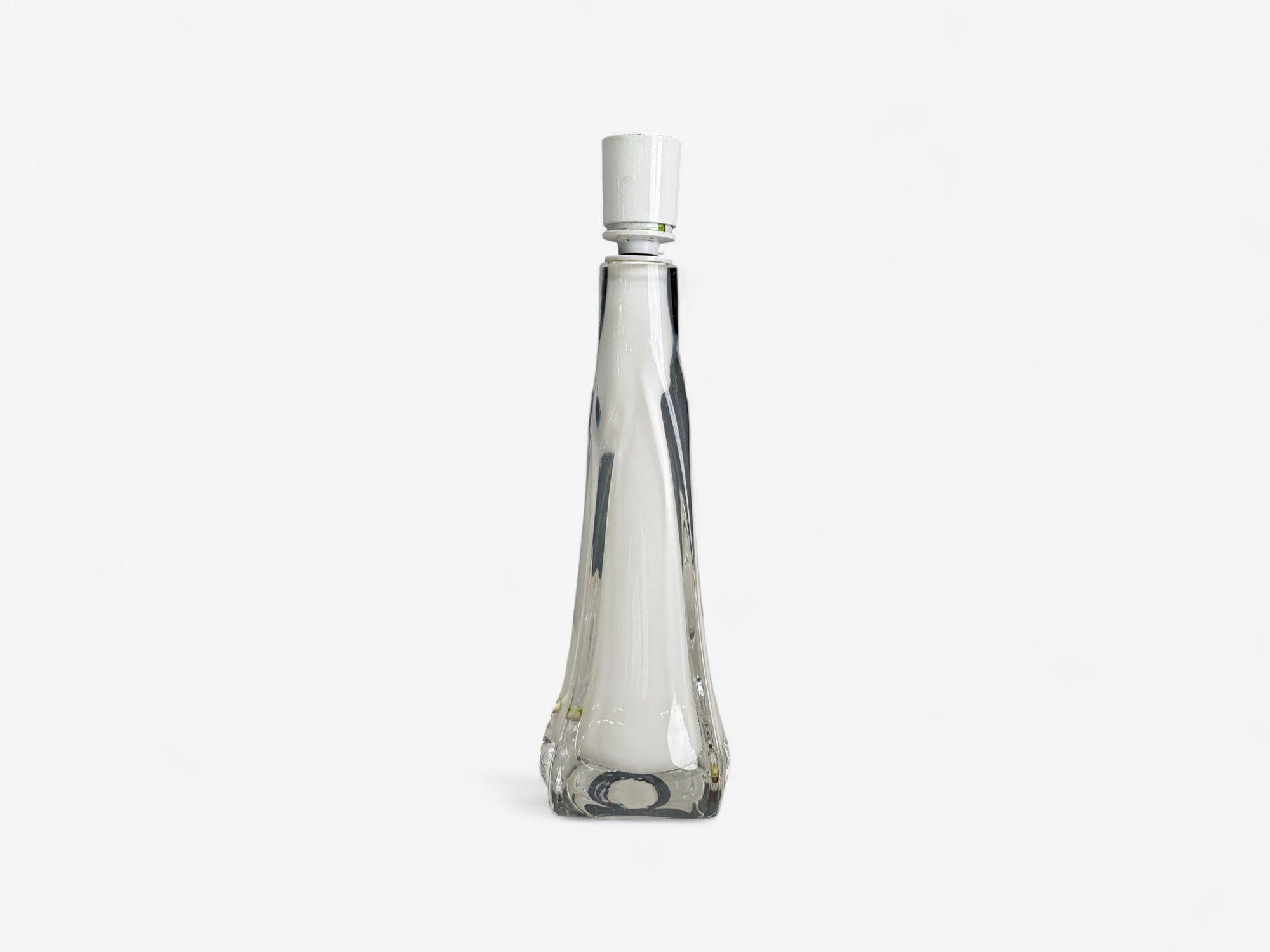 Milieu du XXe siècle Orrefors, moderne suédois, verre blanc, petites lampes de table, Suède, années 1960 en vente
