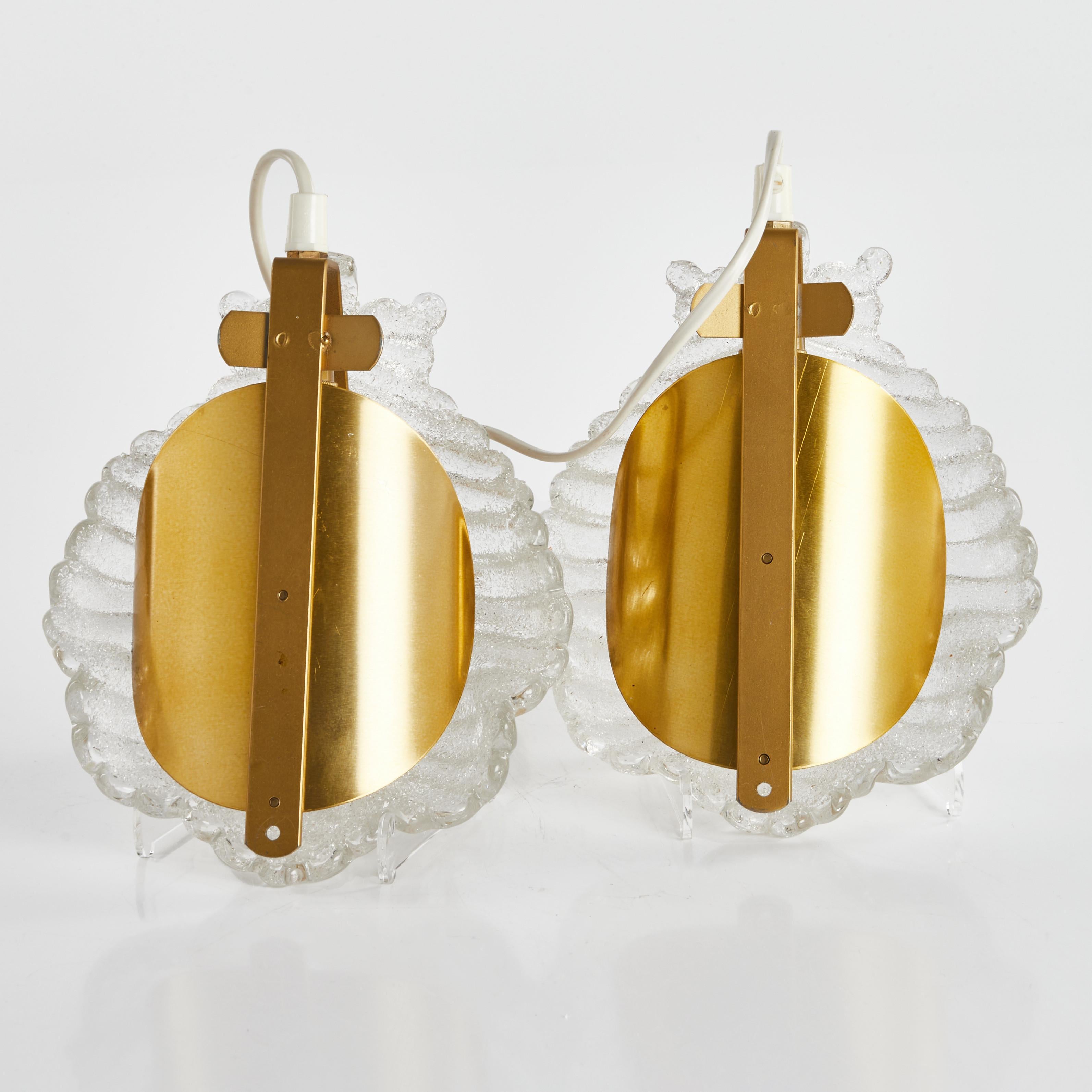 Orrefors wall lights a pair glass and brass Sweden 1960 In Good Condition For Sale In Paris, FR