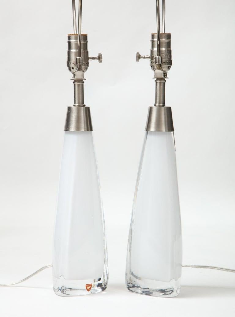 Orrefors Weiße Kristalllampen (Skandinavische Moderne) im Angebot