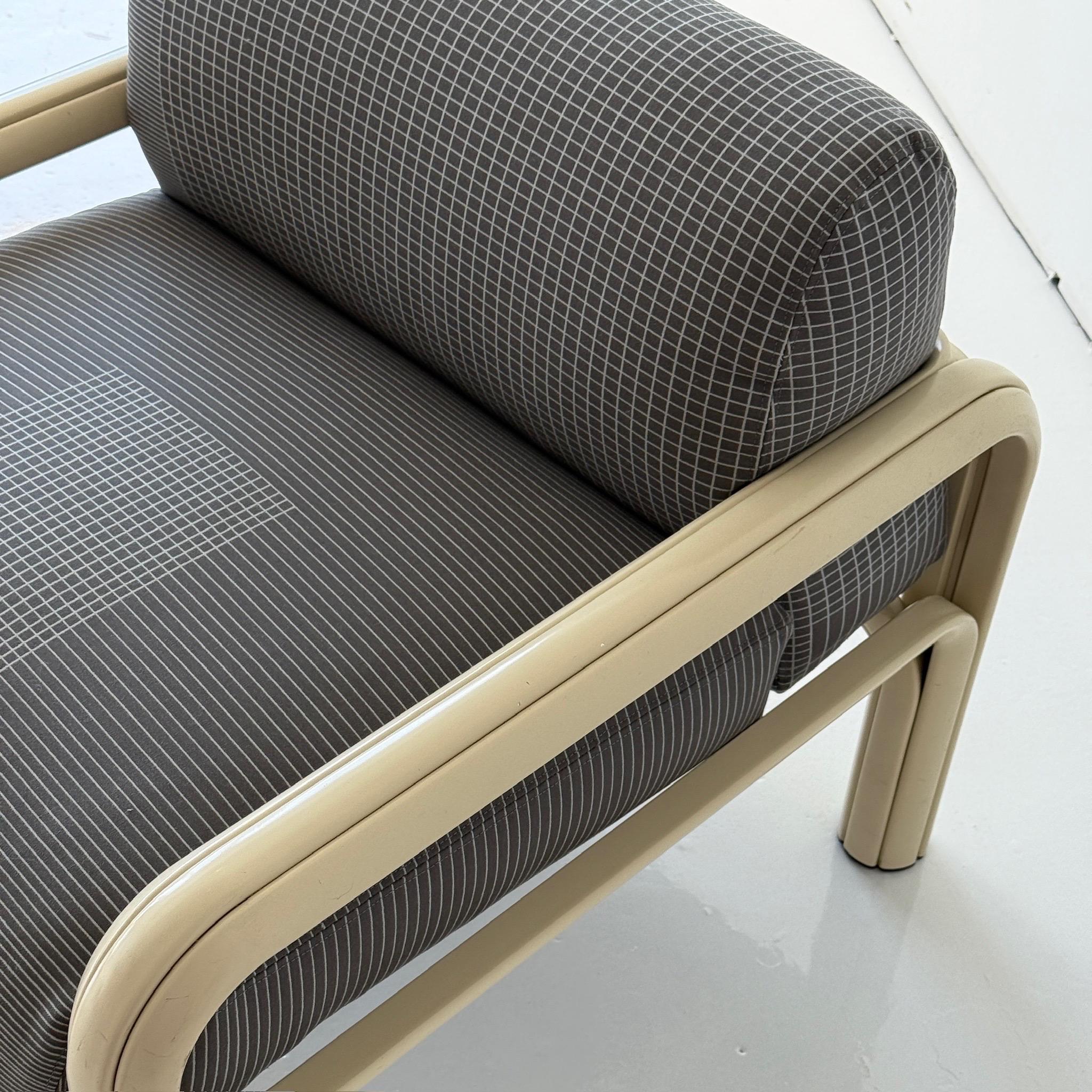 Sedie da salotto Orsay di Gae Aulenti per Knoll in Maharam Grid di Scholten & Baiji In condizioni buone in vendita a Chicago, IL
