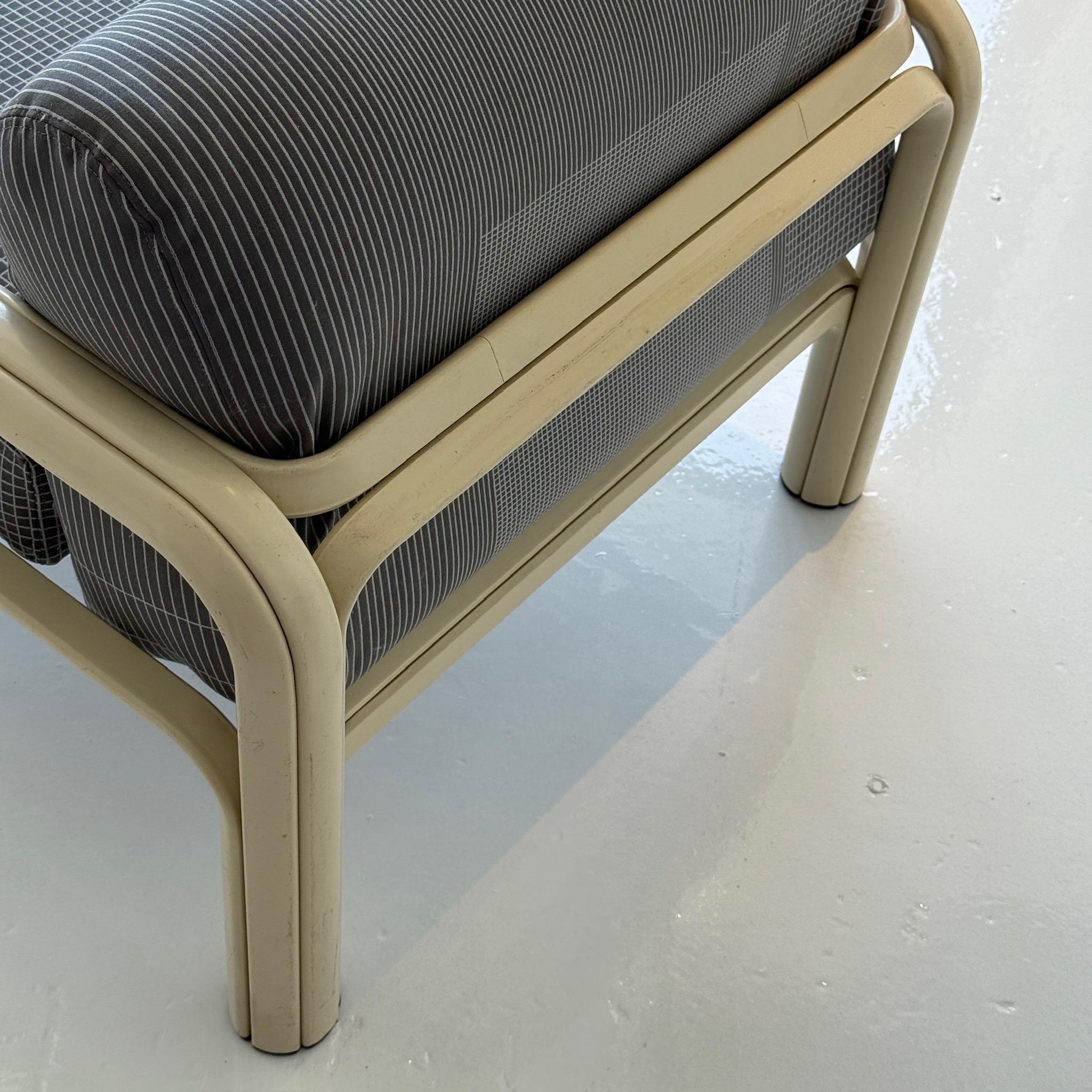 Metallo Sedie da salotto Orsay di Gae Aulenti per Knoll in Maharam Grid di Scholten & Baiji in vendita