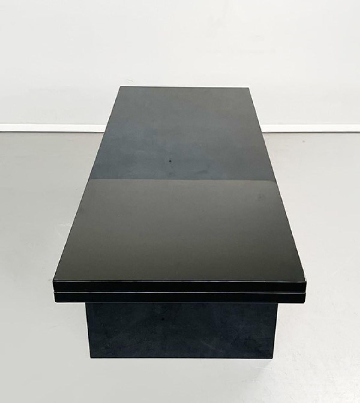   Schwarzer Tisch „Orseolo“ von Carlo Scarpa für Simon Gavina, Italien  70s (Lackiert) im Angebot