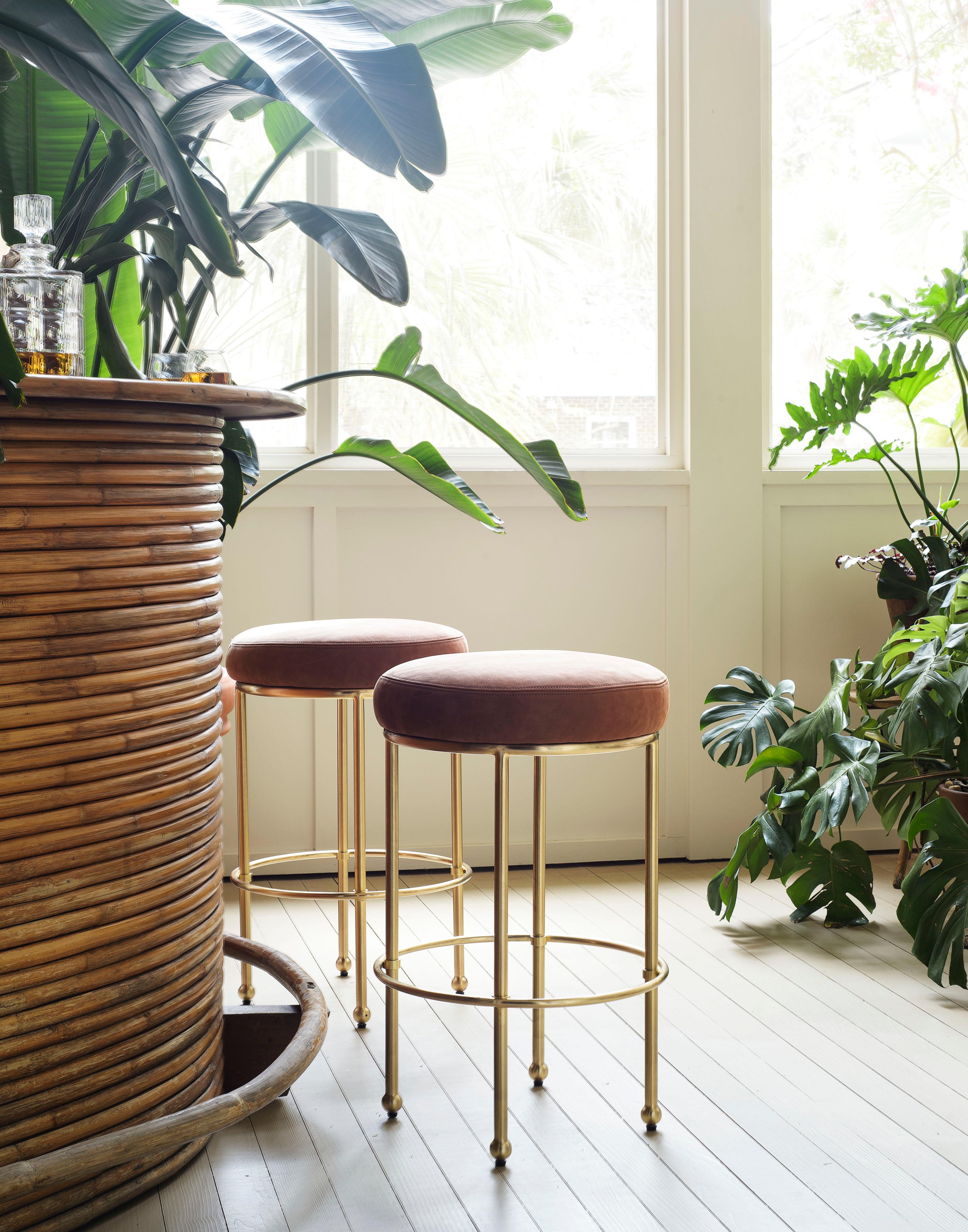 Laiton Tabouret de comptoir Orsini en cuir et laiton par Lawson-Fenning
