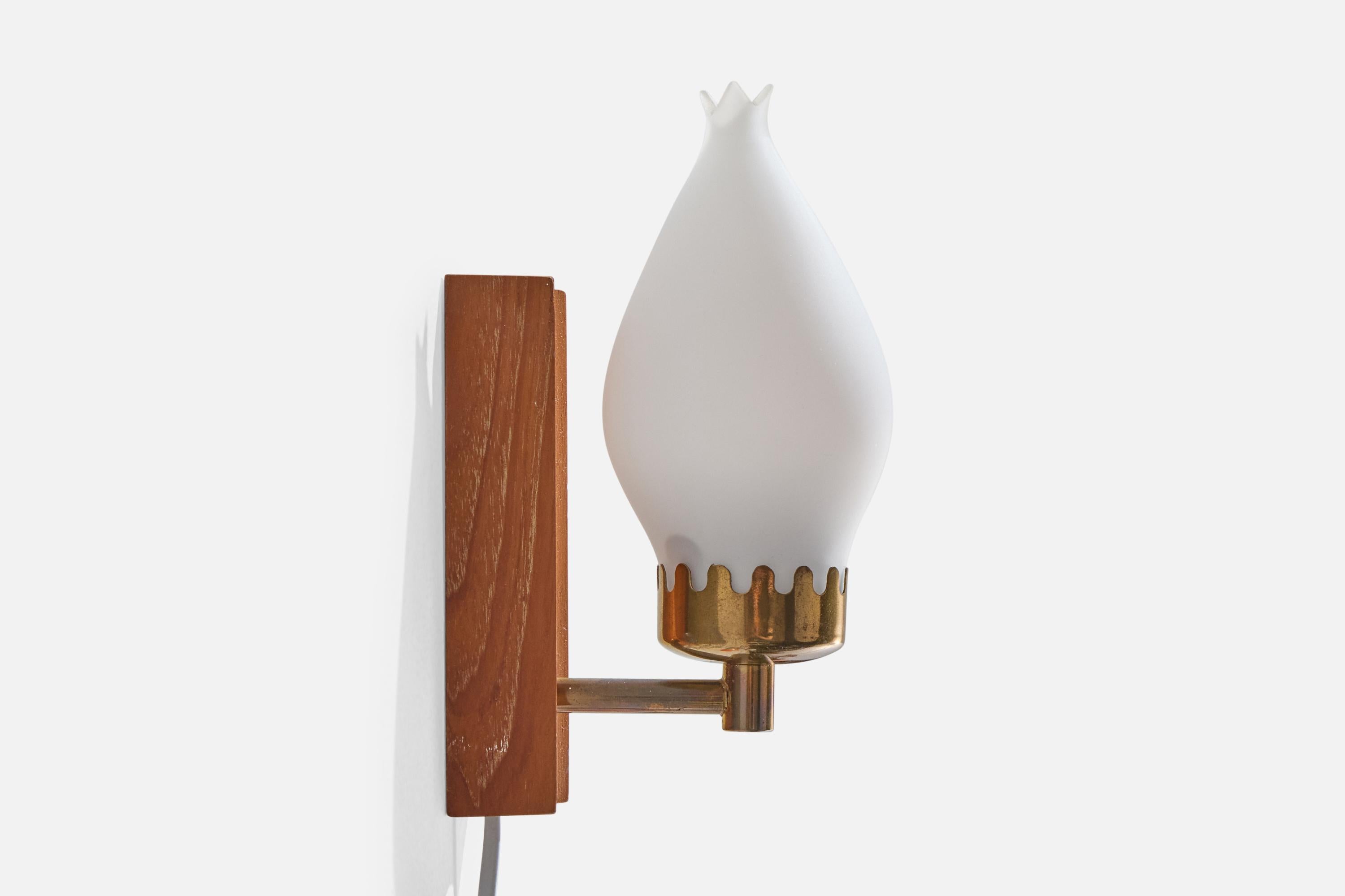 Örsjo Industri, Wall Lights, Teak, Brass, Glass, Sweden, 1950s In Good Condition For Sale In High Point, NC