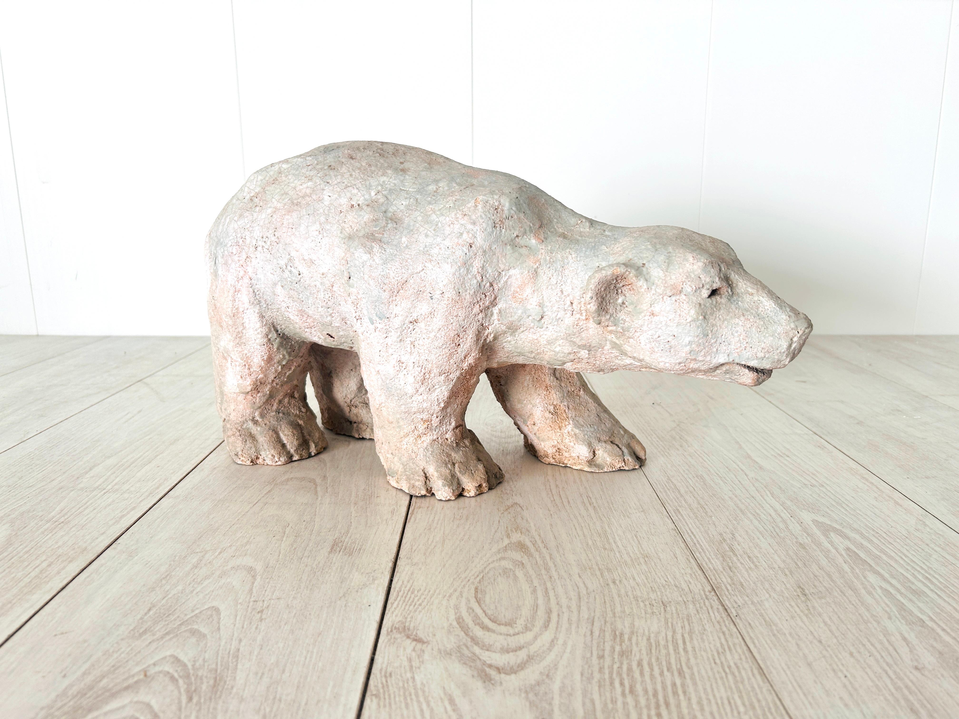 Scultura in ceramica smaltata raffigurante un Orso Polare
