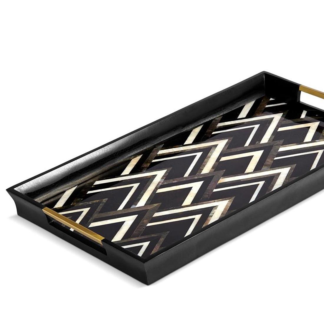Tray ortal all with natural shells, with grey,
white and black natural shells. With brass handles.
Subtle piece with luxury gift box included.