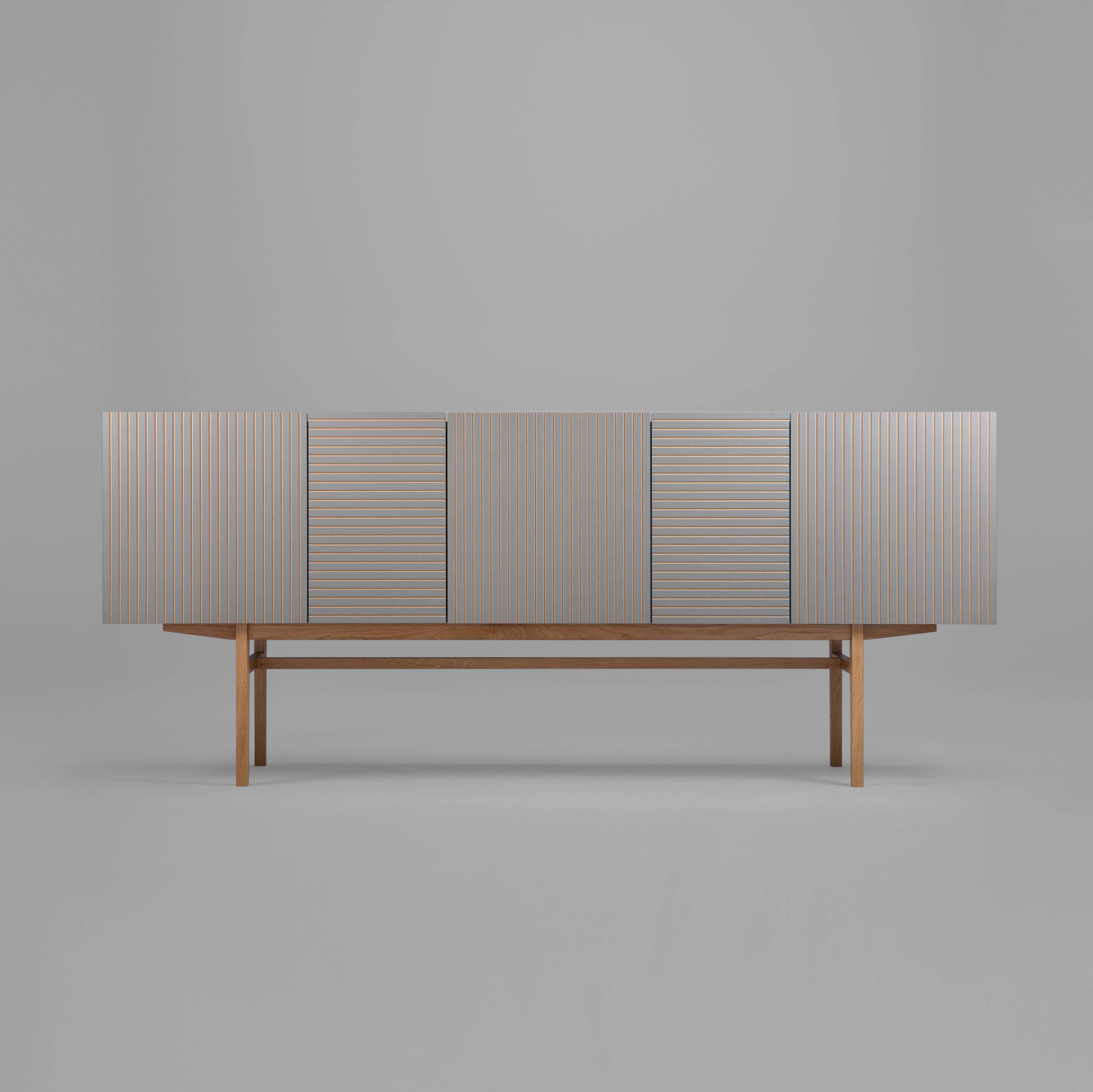 I.L.A.A., meuble complet de Phormy
Dimensions : D 40 x L 185 x H 85 cm.
Matériaux : acrylique gravé ou stratifié plat chêne laqué base en chêne

Différents matériaux et tailles disponibles.

ORTO est un hommage à la géométrie. 
Les lignes