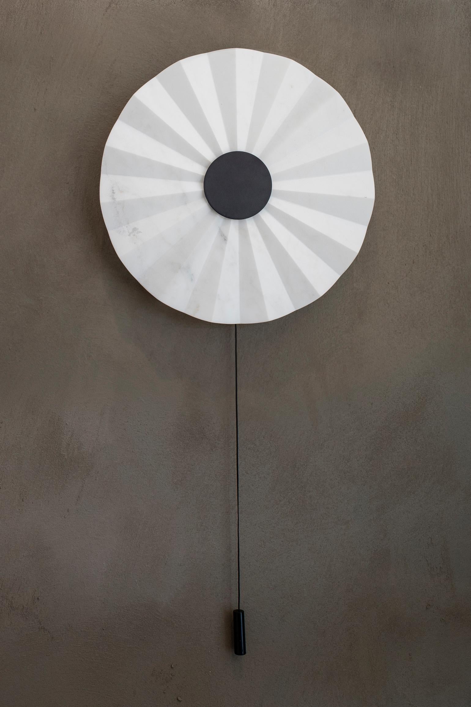 Lámpara de pared Oru 45 de acero pulverizado y mármol by Stella Orlandino
Dimensiones: Ø 45 cm.
Materiales: Acero con recubrimiento de polvo y mármol.

Disponible en distintos tamaños. Todas nuestras lámparas pueden cablearse según cada país. Si se
