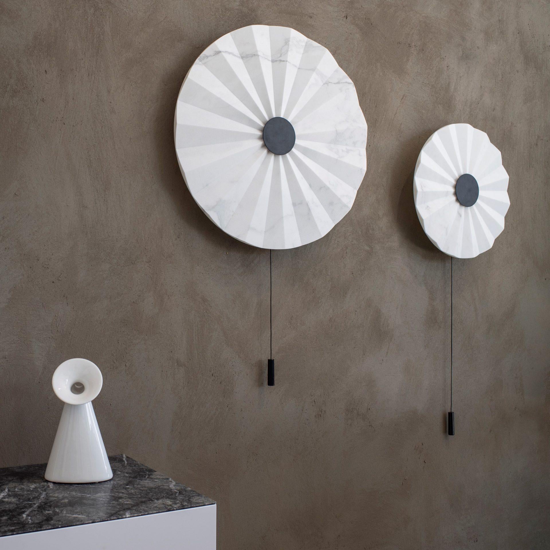 Lámpara de pared Oru 65 de acero pulverizado y mármol by Stella Orlandino en Nuevo estado para la venta en Geneve, CH