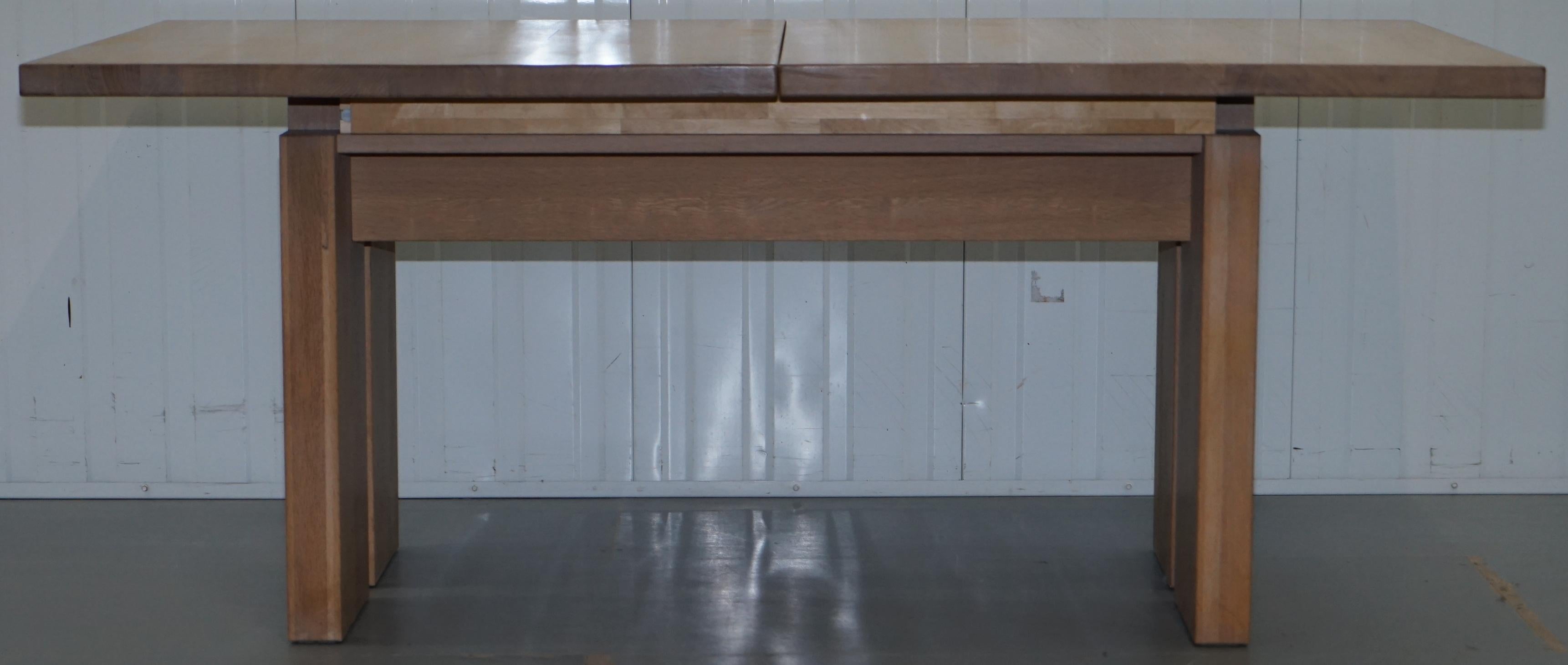 Orum Mobler Dänemark Zeitgenössischer ausziehbarer Esstisch aus massivem Eschenholz (Moderne) im Angebot